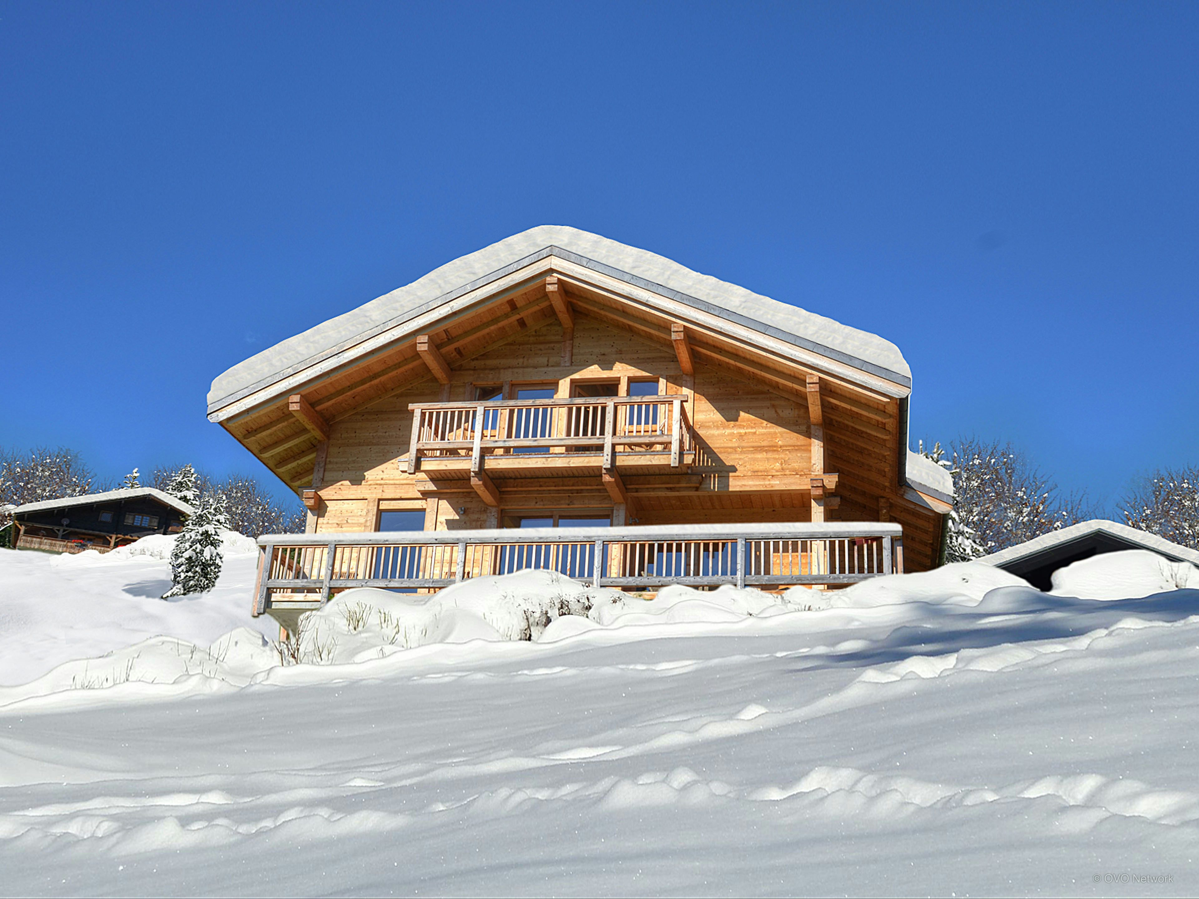 Chalet 4 étoiles pour 8 : jacuzzi, terrasses, poêle à bois