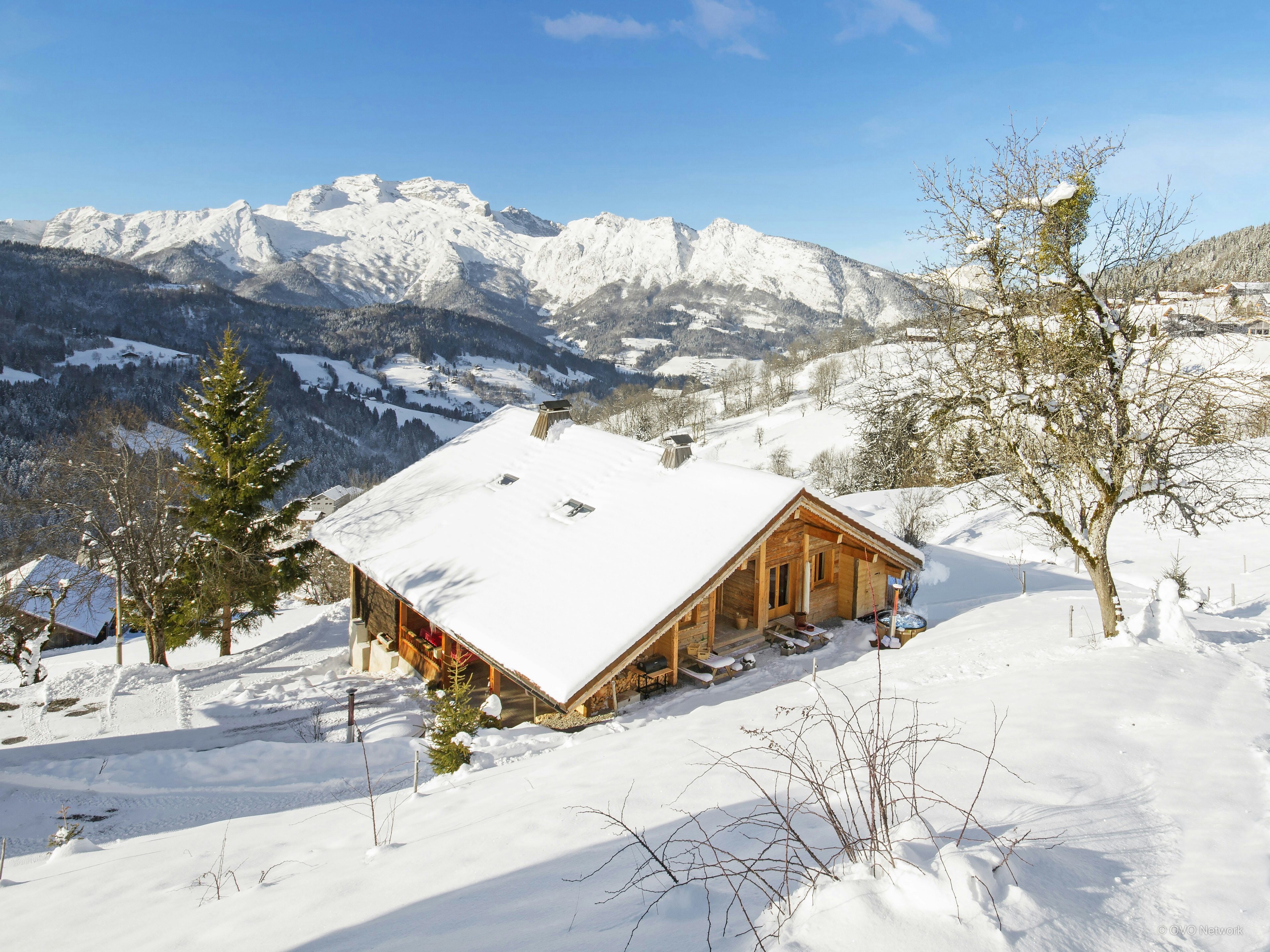 Appartement alpin pour 8 avec balcon et bain nordique