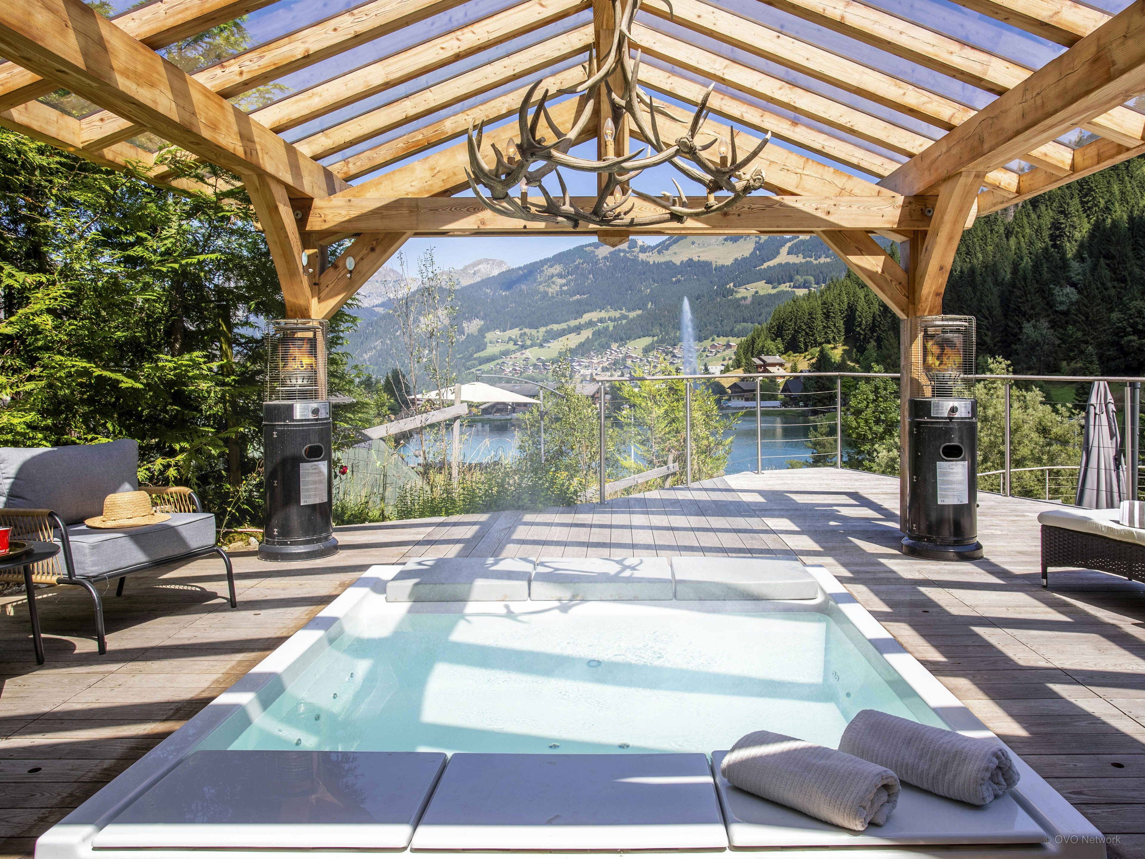 Jacuzzi et splendide vue sur lac