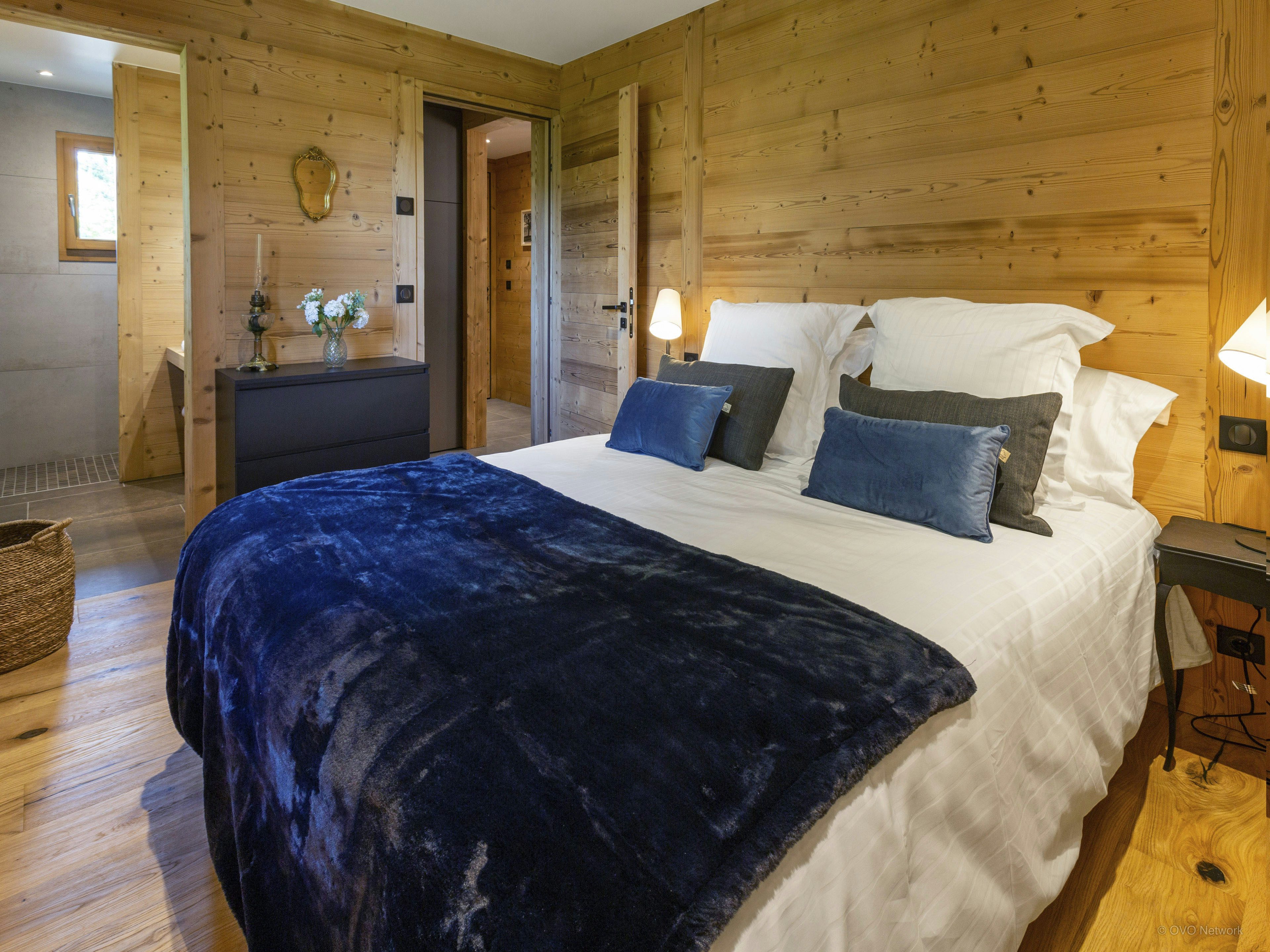 Entre le lac d’Annecy et les montagnes