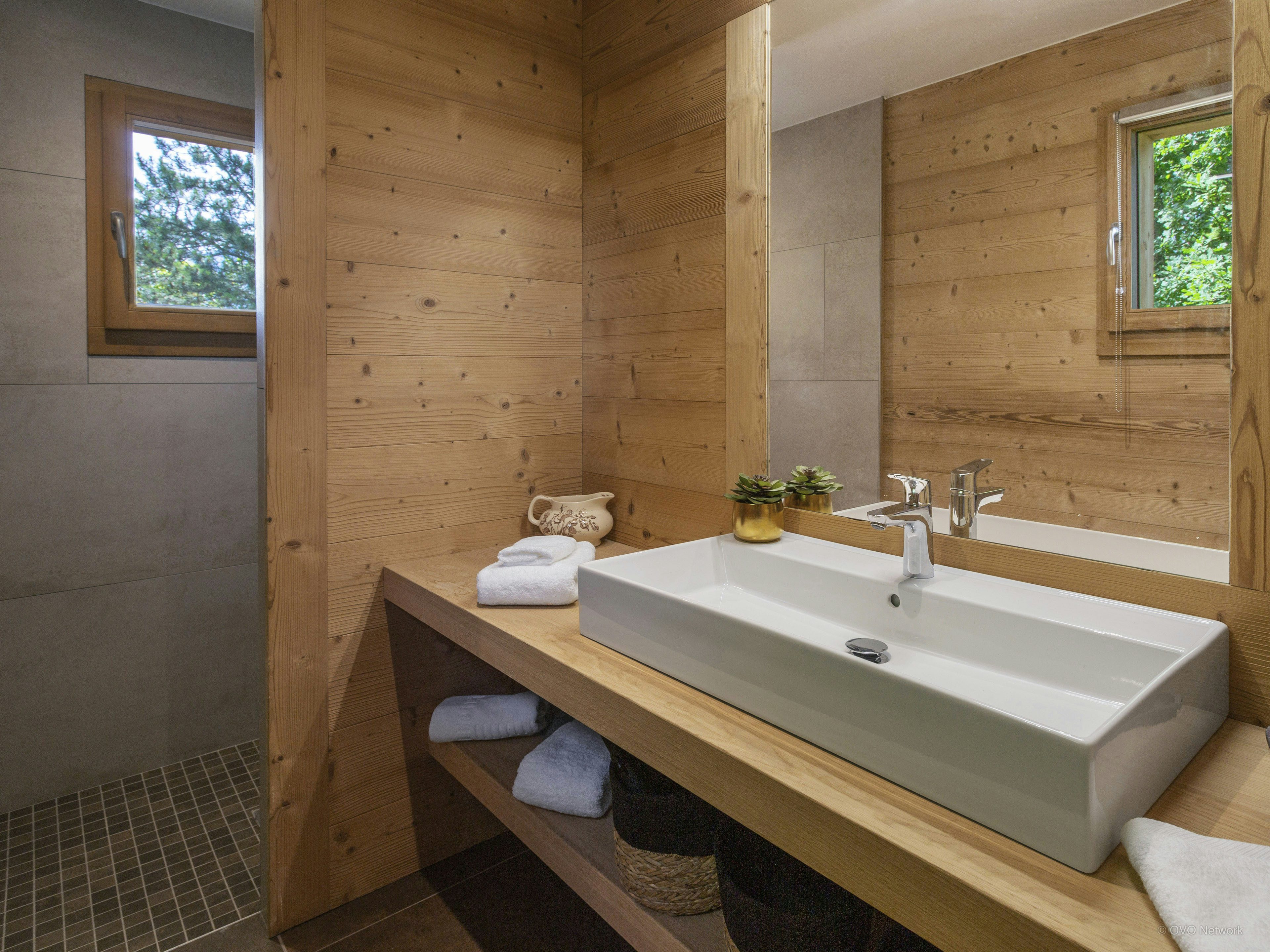 Entre le lac d’Annecy et les montagnes