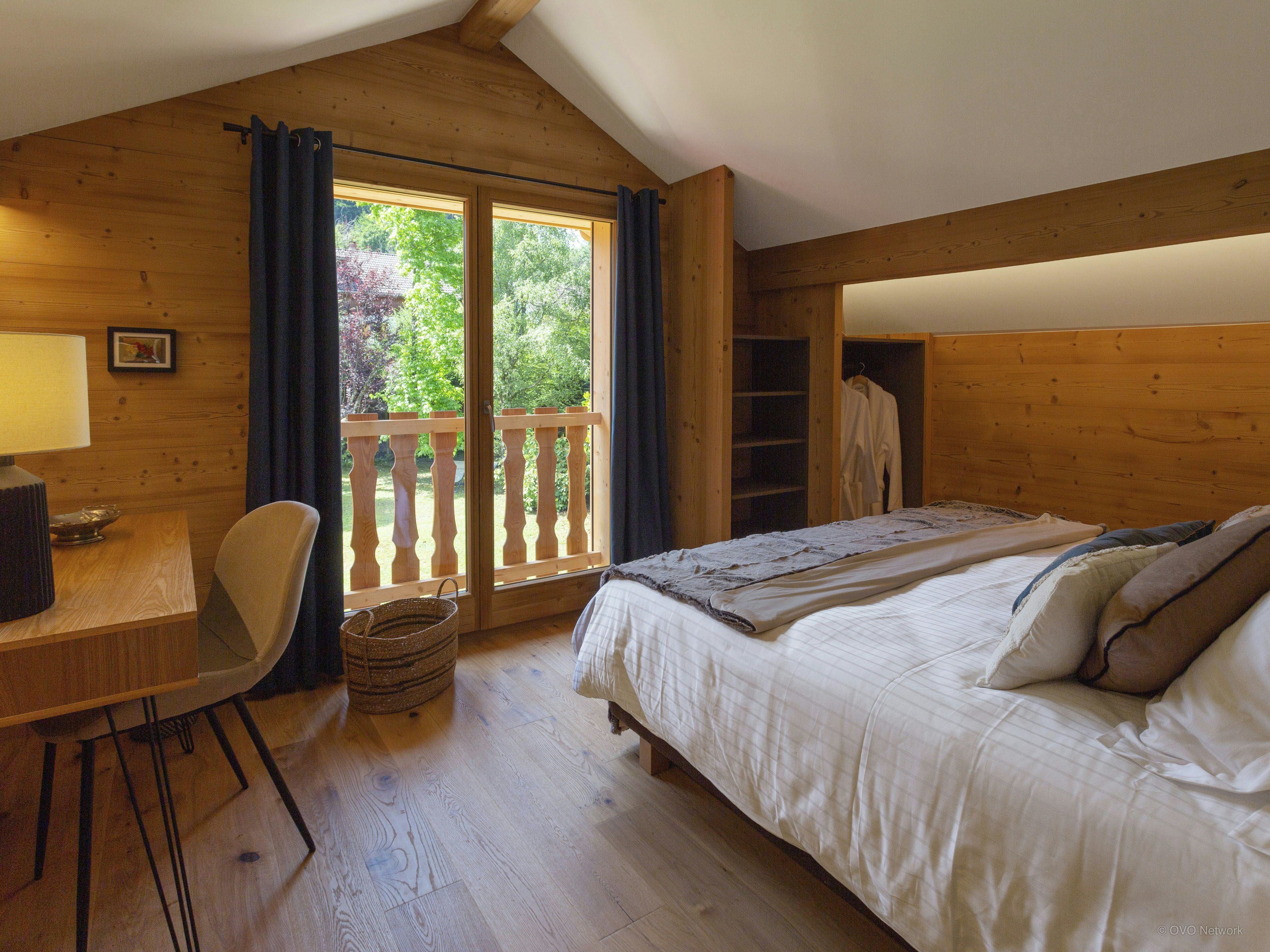 Entre le lac d’Annecy et les montagnes