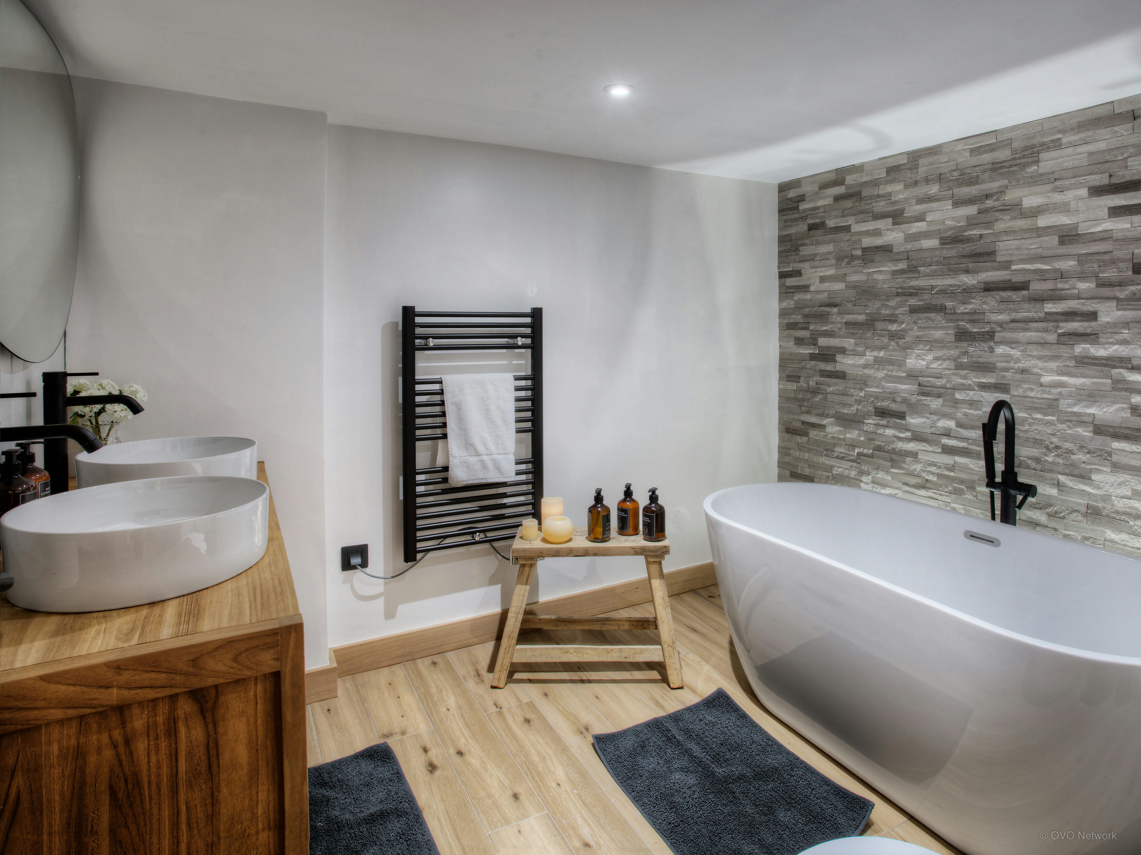 Vacances avec piscine estivale, jacuzzi & sauna