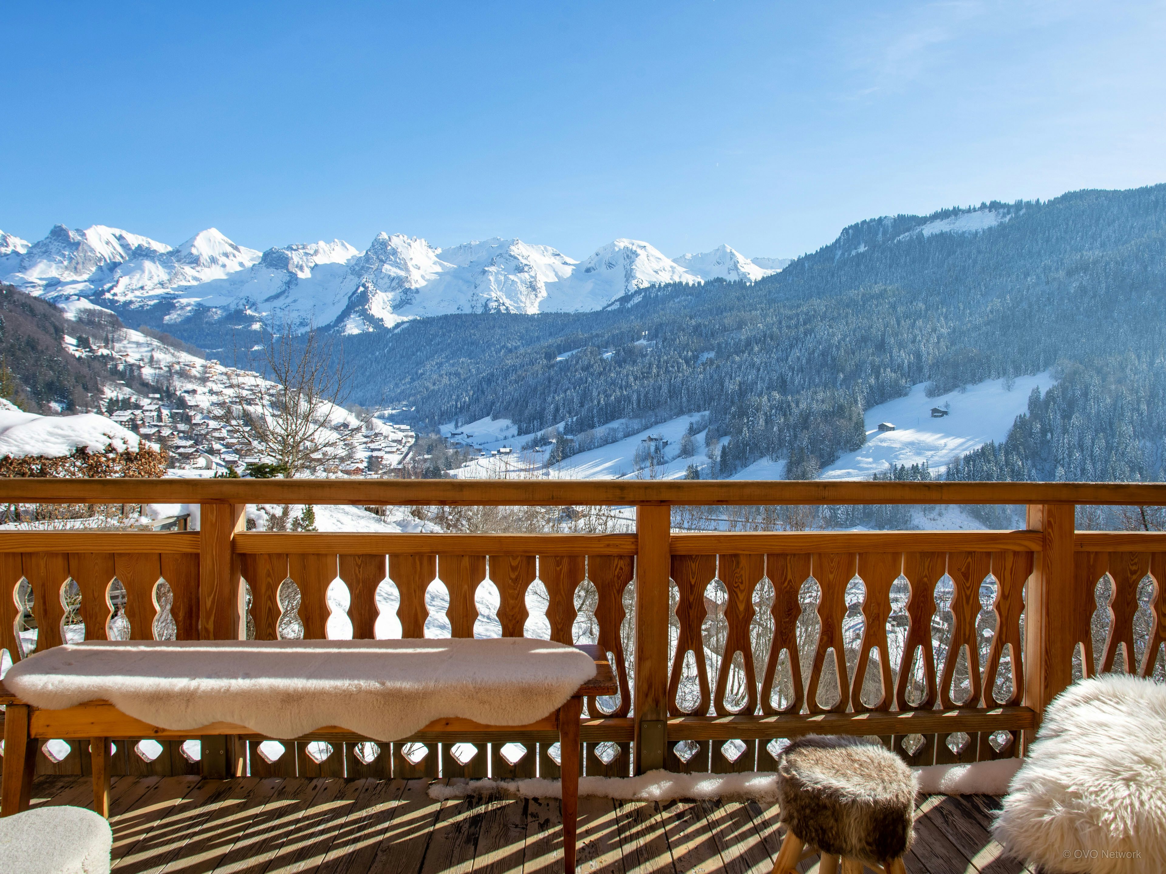 Vue sur les montagnes et spa détente