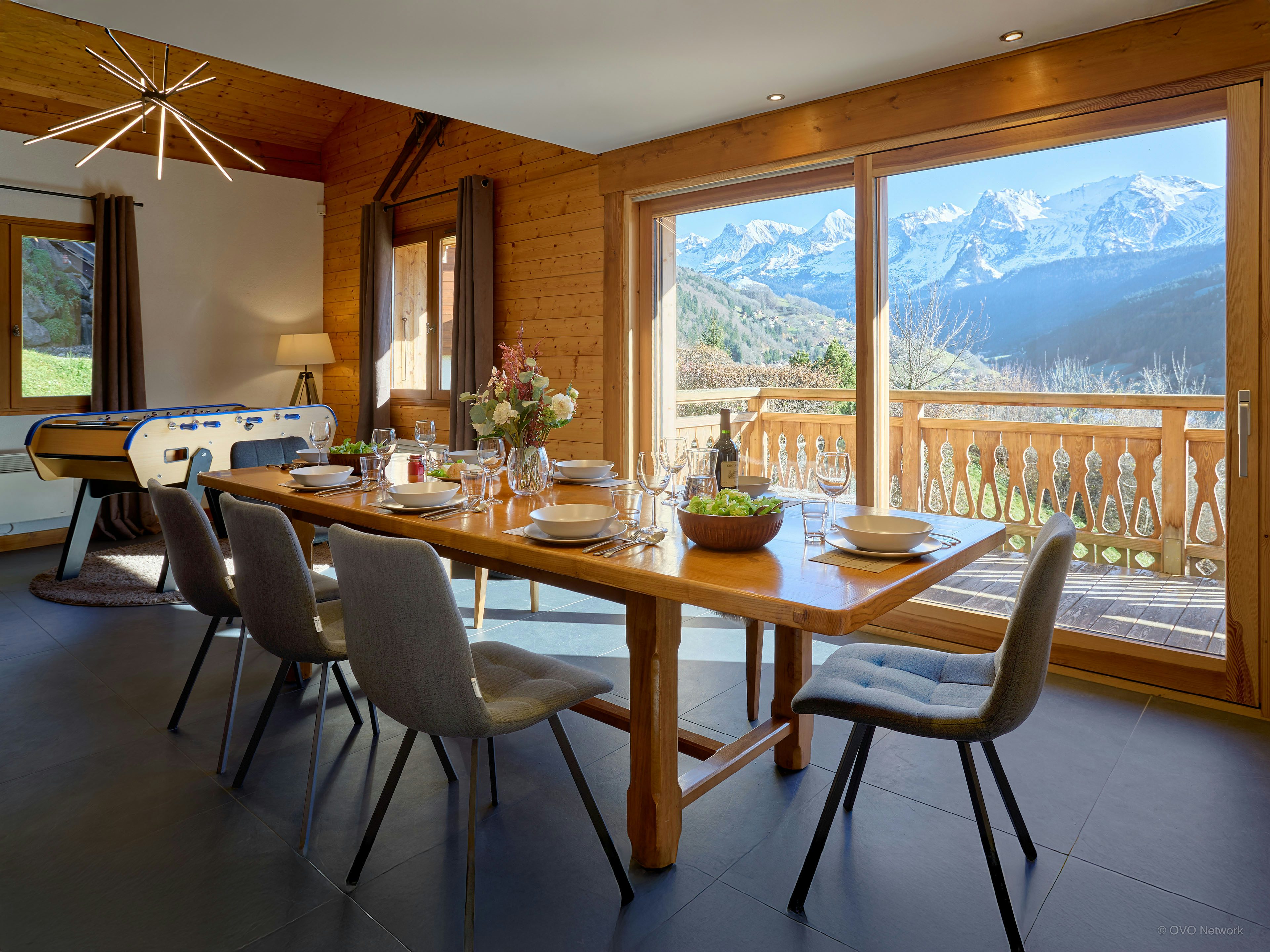 Vue sur les montagnes et spa détente