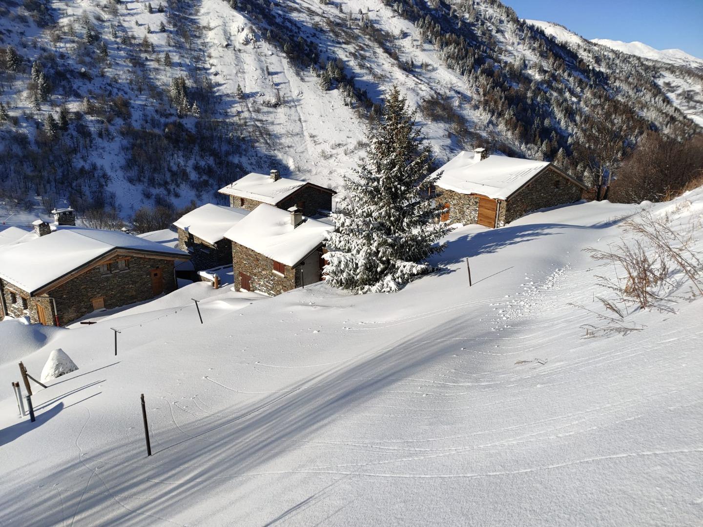 le "1904", dans un hameau, au départ des randonnées et du ski