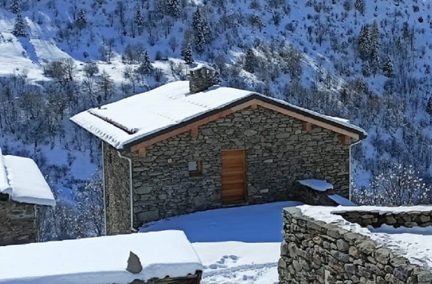 le "1904", dans un hameau, au départ des randonnées et du ski