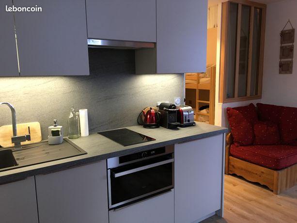 Appartement rénové pieds des pistes +parking Méribel Mottaret