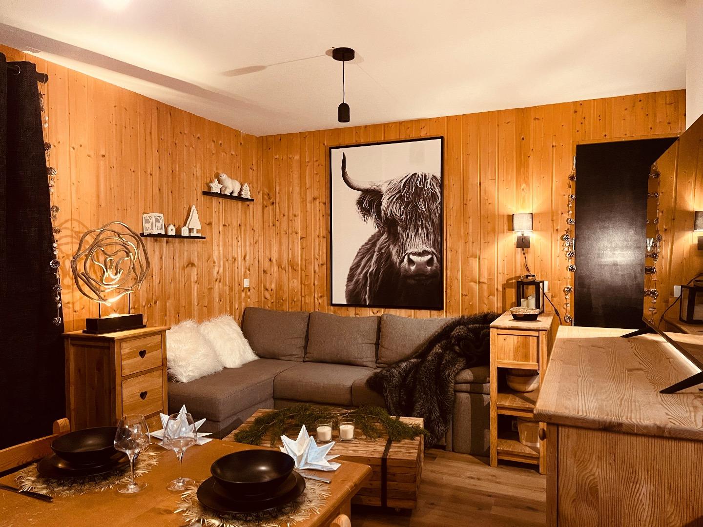 Un salon chaleureux et confortable 