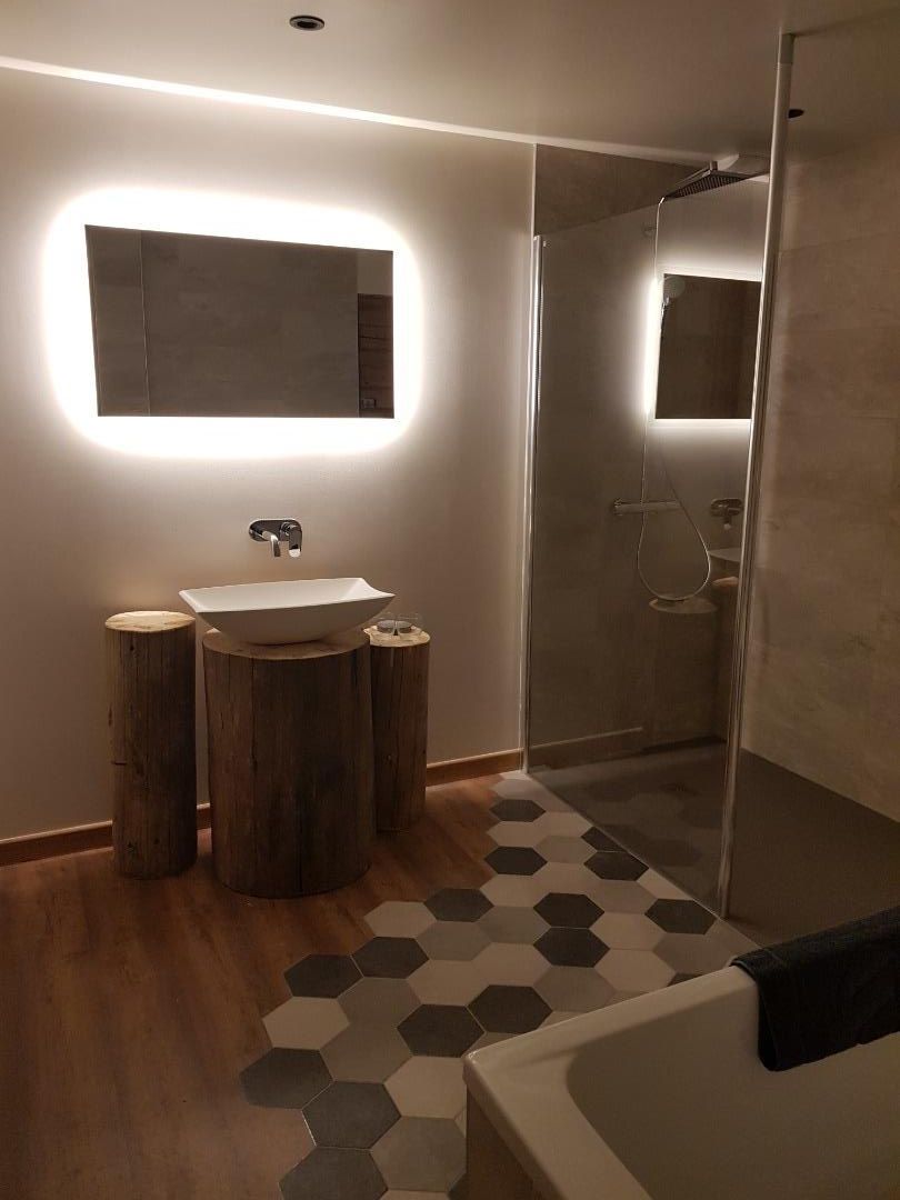 Une vraie pépite pleine d'élégance avec spa/sauna et ski à 3 kms 