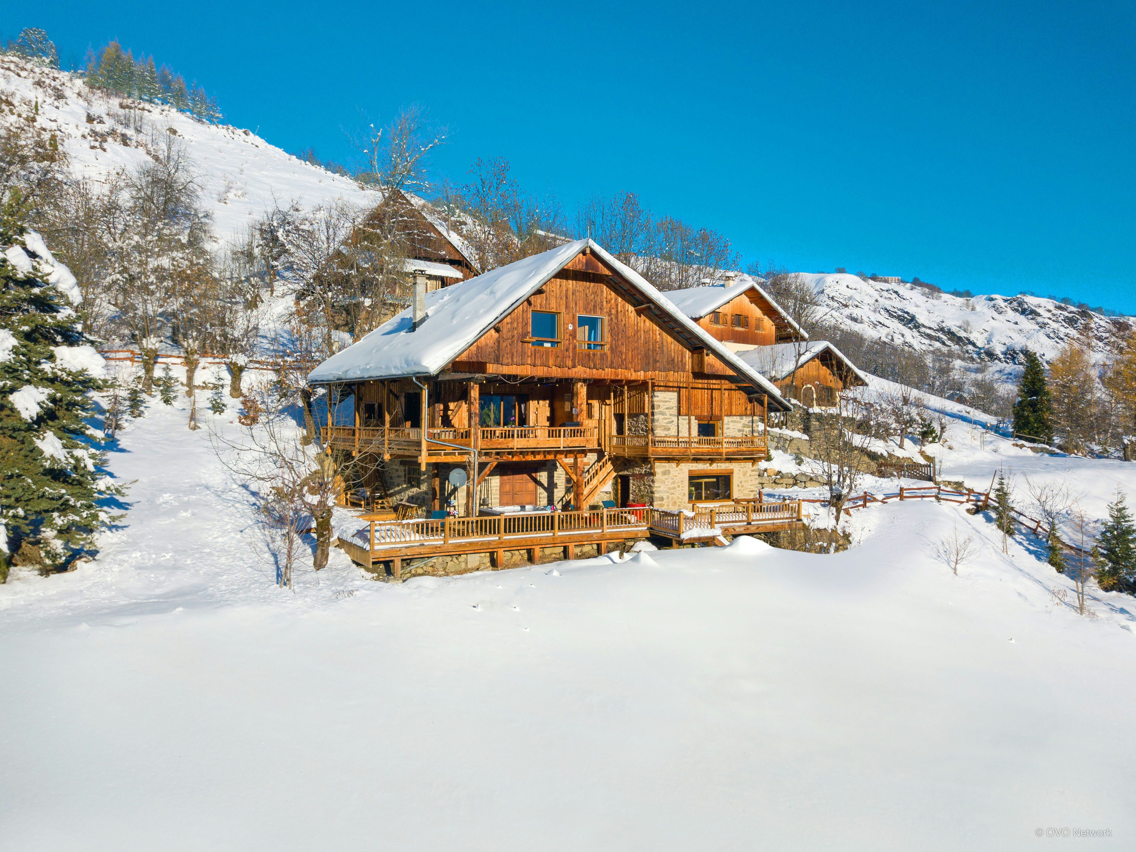 Au calme pour 10 avec sauna et jacuzzi