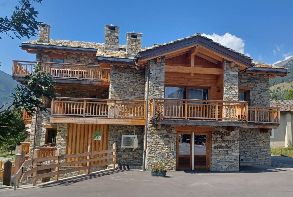 Chalet du vieux moulin L'ARCELLE + SPA Privé
