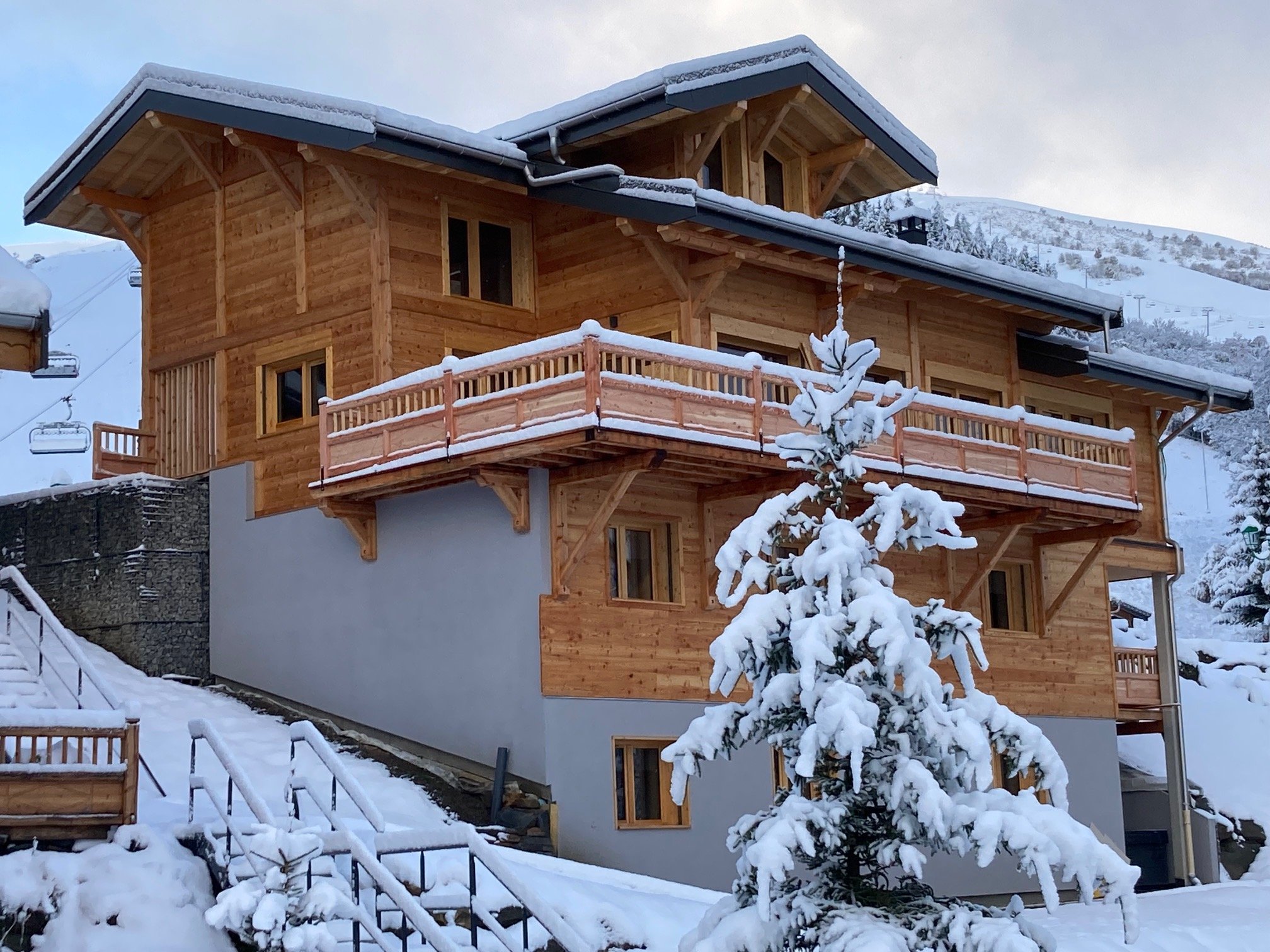 chalet neuf face aux pistes, SPA , 7chambres, 7sdb, espace détente