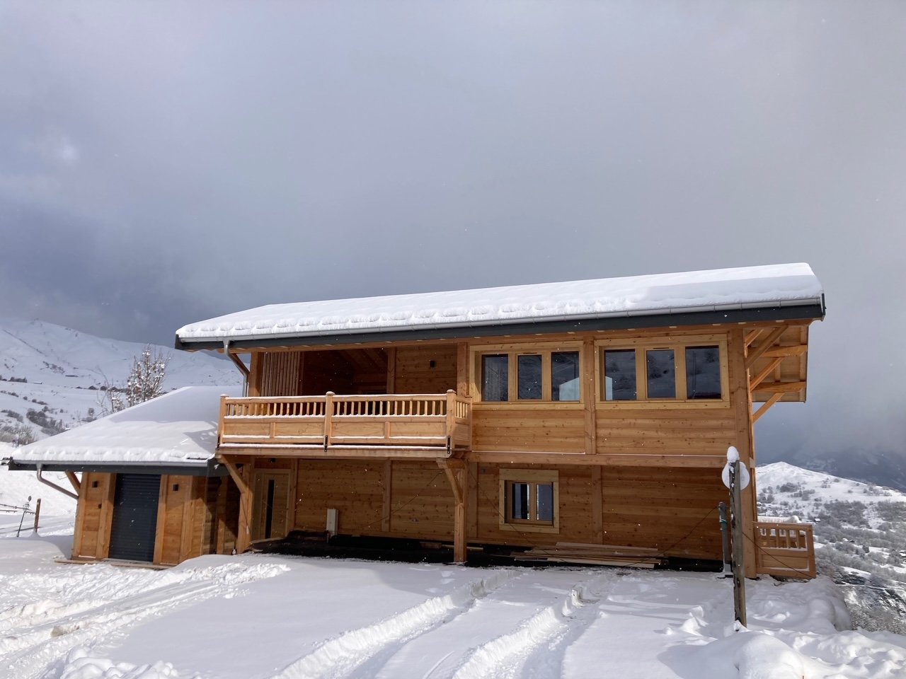 chalet neuf face aux pistes, SPA , 7chambres, 7sdb, espace détente