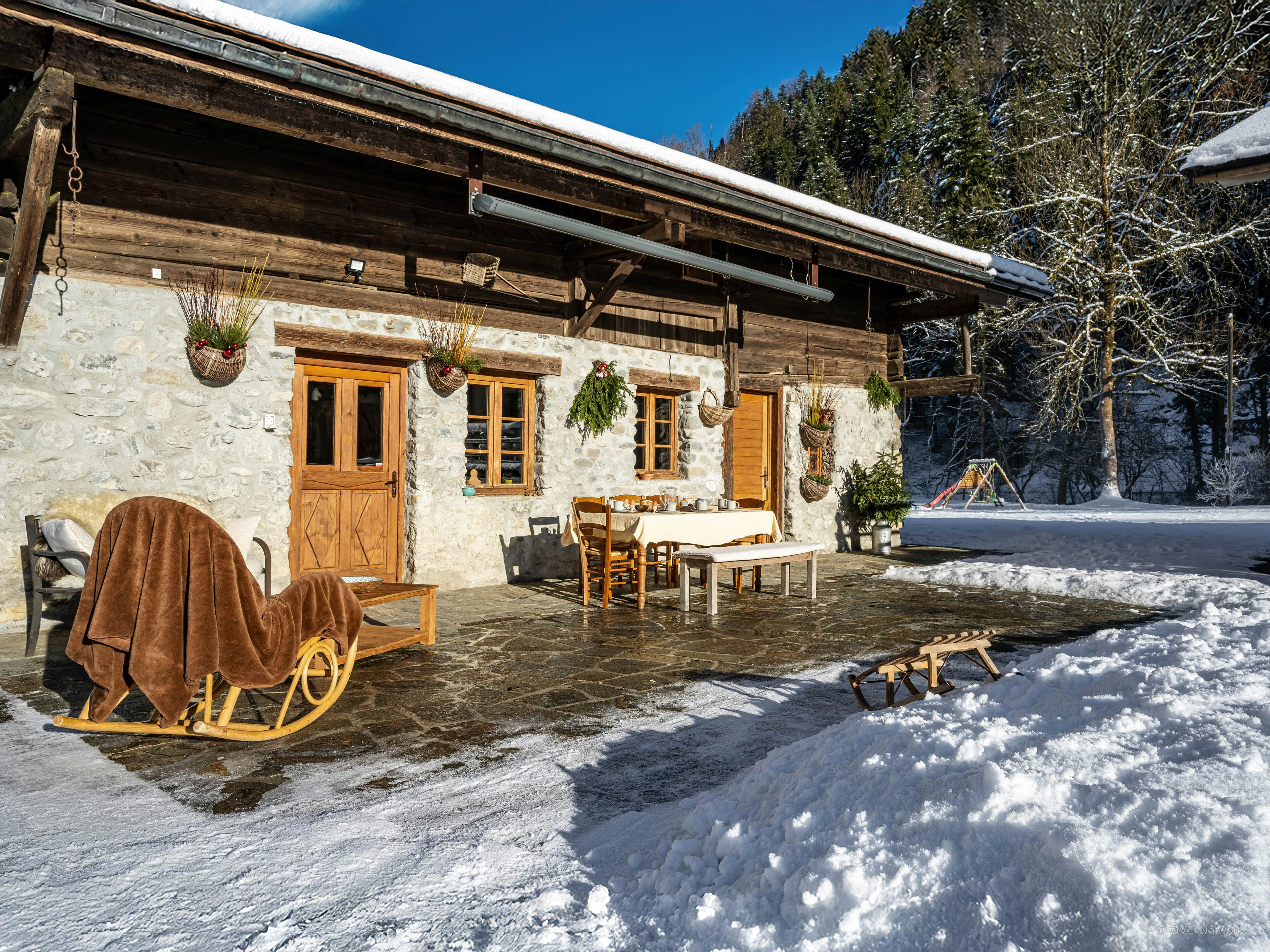 Authentique ferme en pierre avec étang et jardin