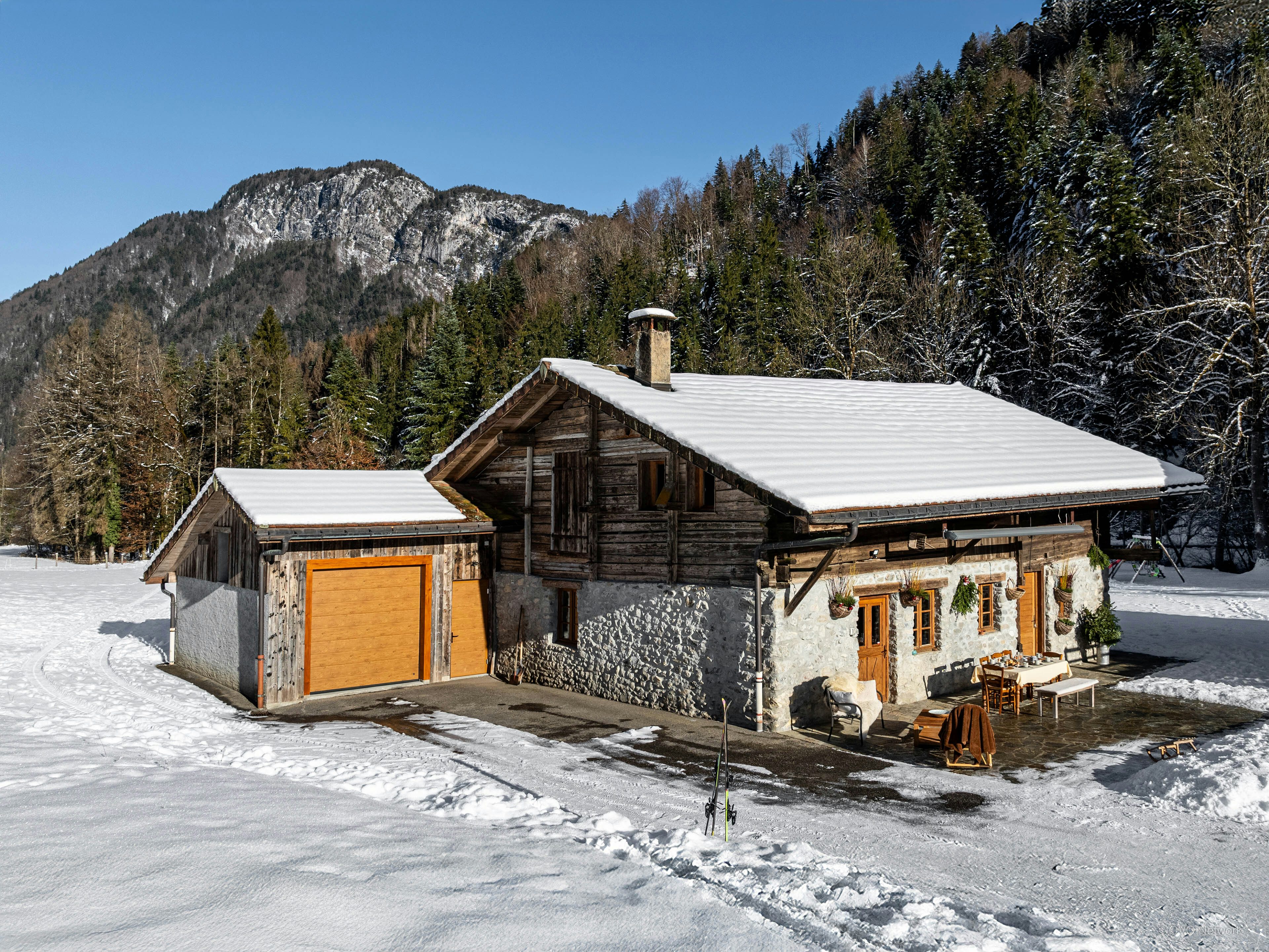 Authentique ferme en pierre avec étang et jardin