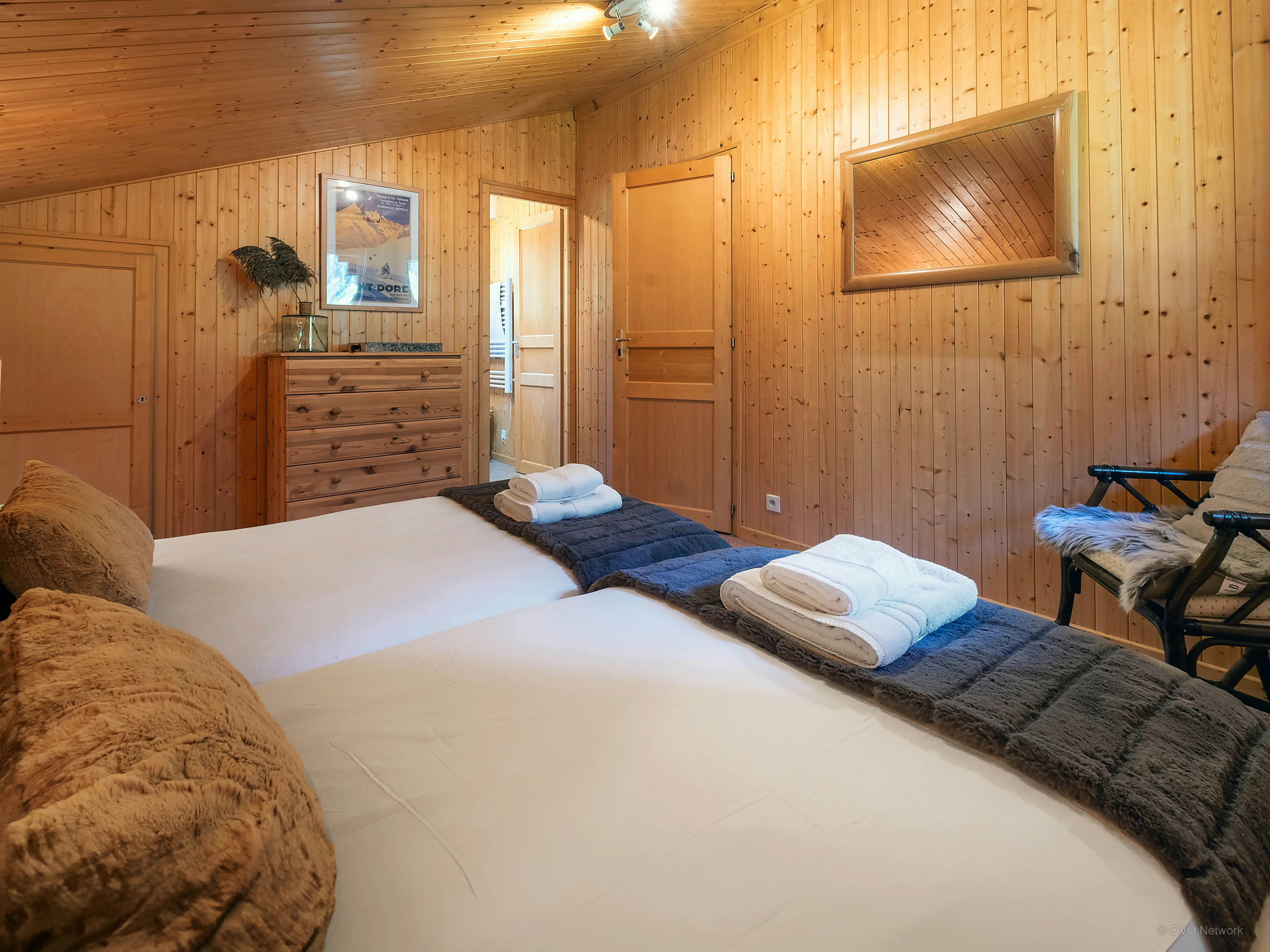 Vacances avec piscine d’été aux portes du soleil