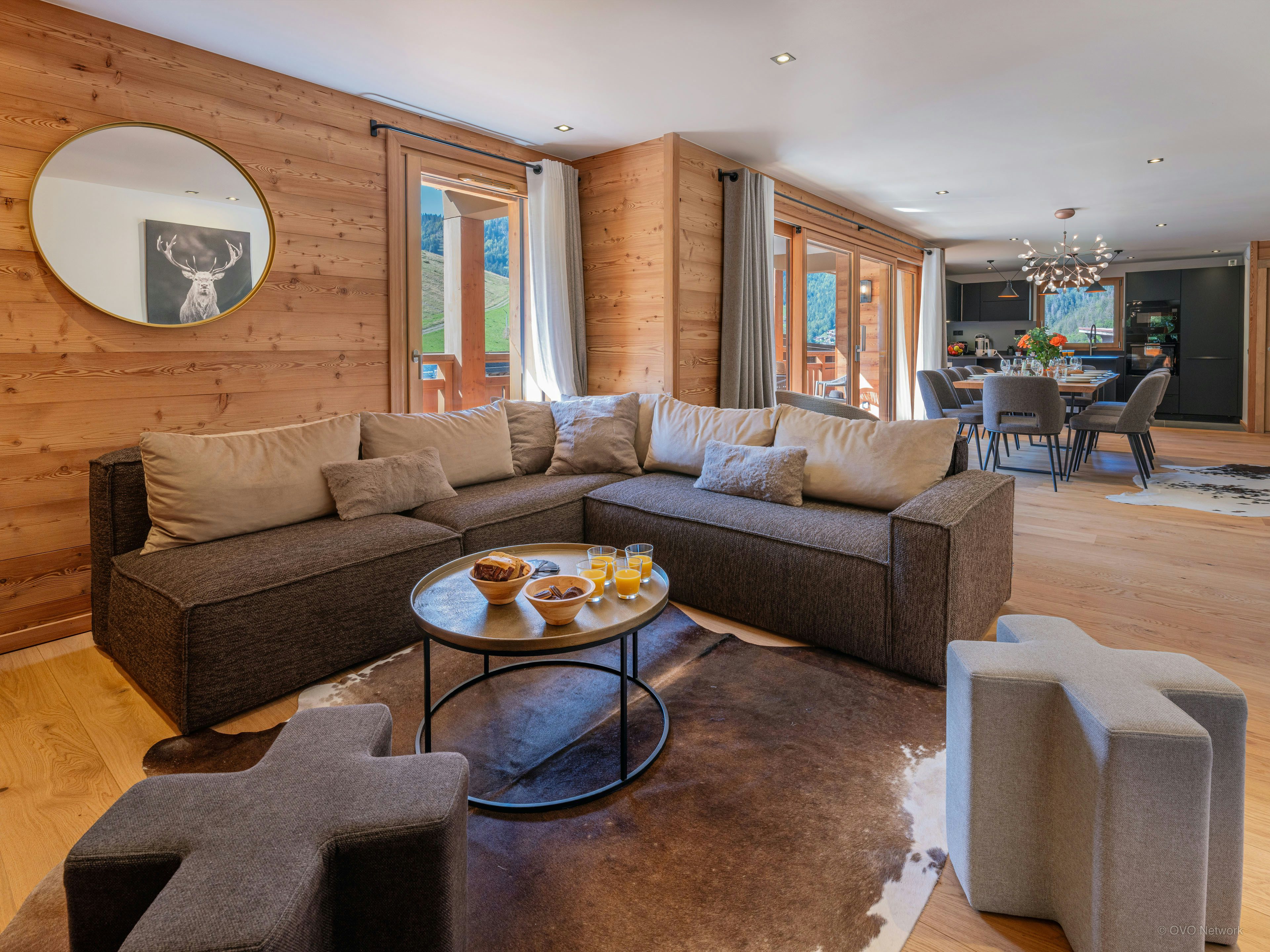 Skis aux pieds pour 10 à La Clusaz