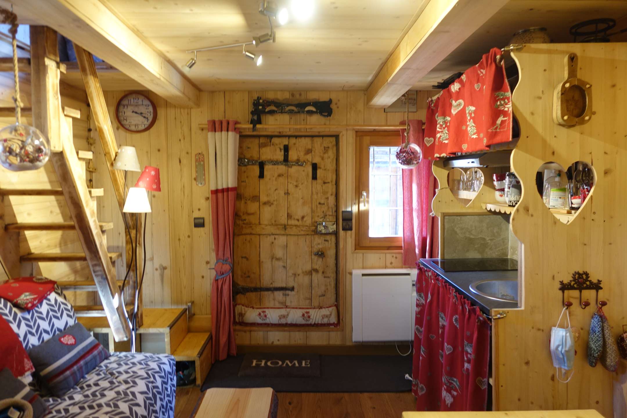 MAZOT SAVOYARD AU COEUR DU VILLAGE D'HAUTELUCE IDEAL POUR UN COUPLE