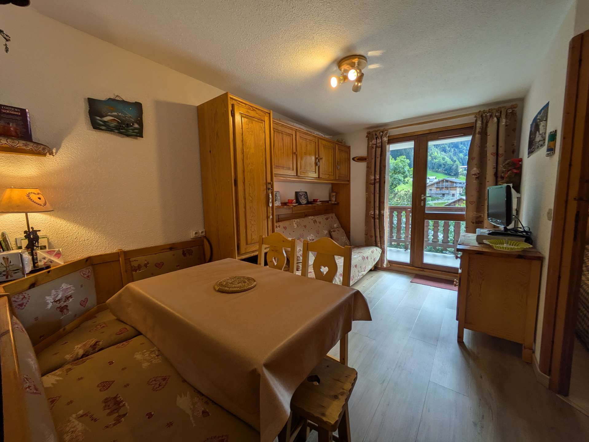 Appartement pour 5 personnes,plein sud au coeur du village, à proximité des remontées mécaniques