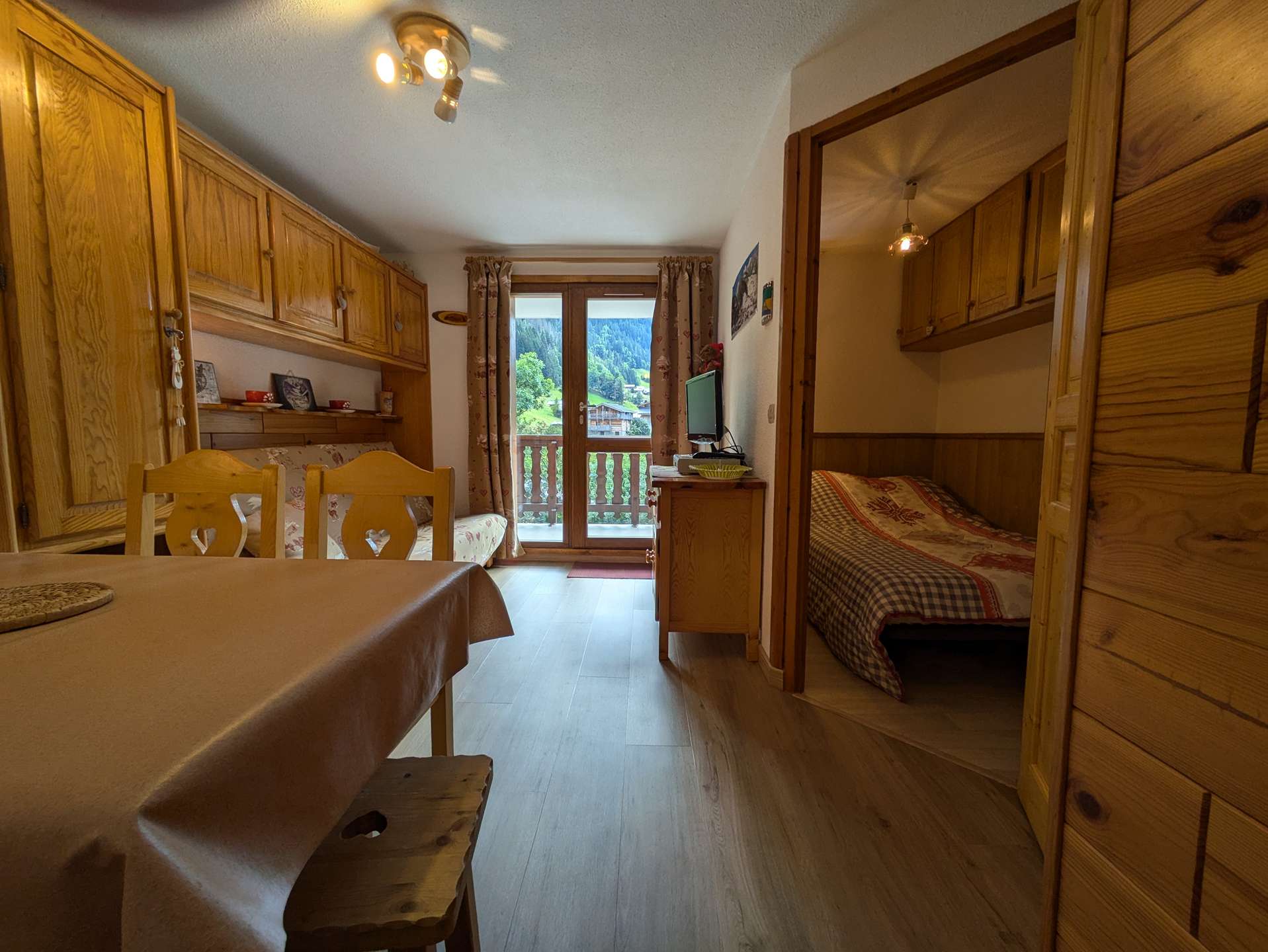 Appartement pour 5 personnes,plein sud au coeur du village, à proximité des remontées mécaniques