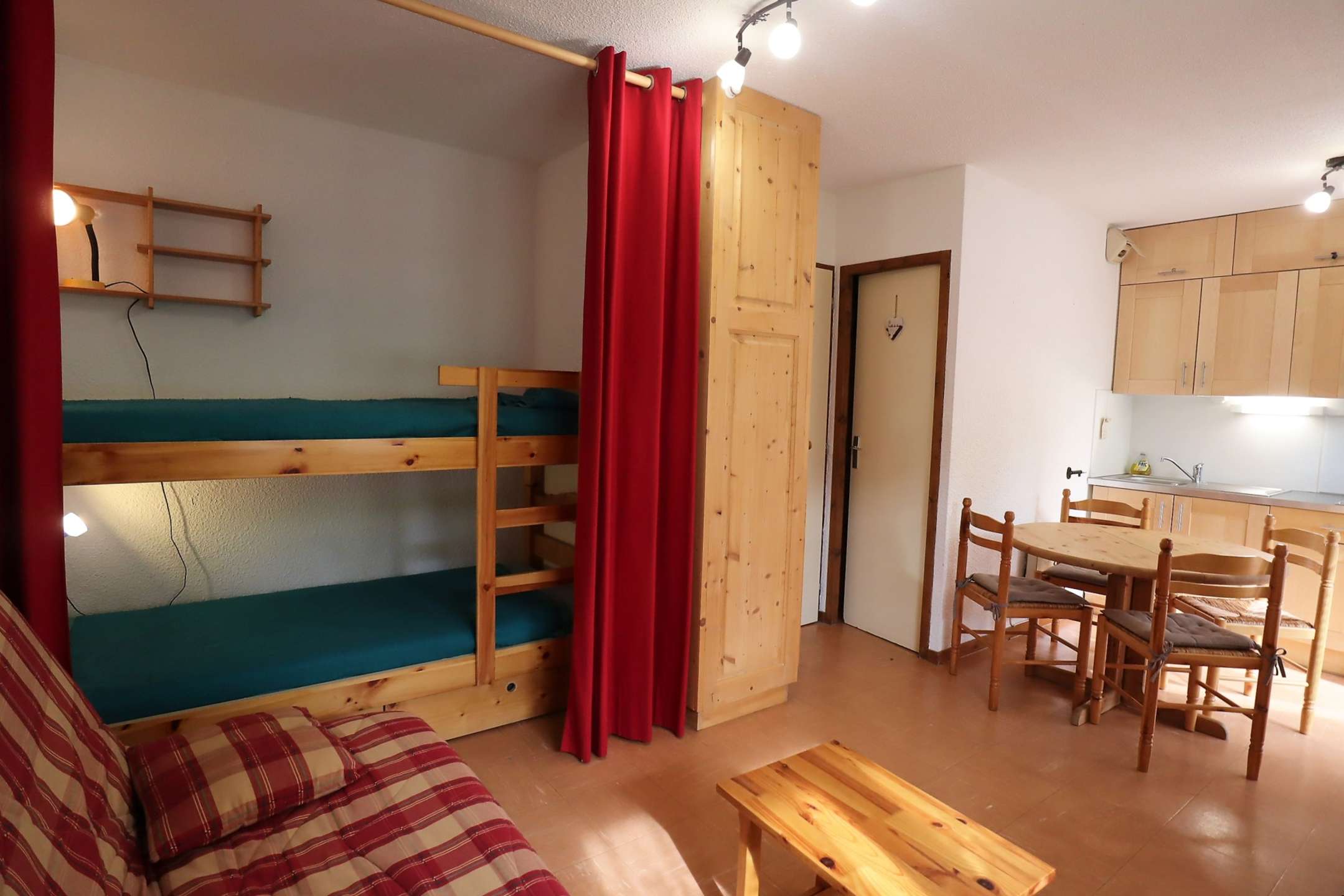 Studio pour 2 à 4 pers. à l'abri des regards avec terrasse