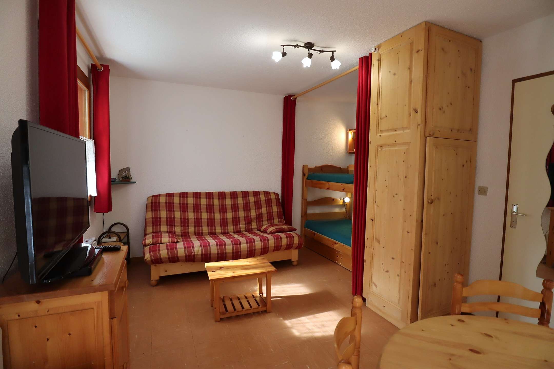 Studio pour 2 à 4 pers. à l'abri des regards avec terrasse
