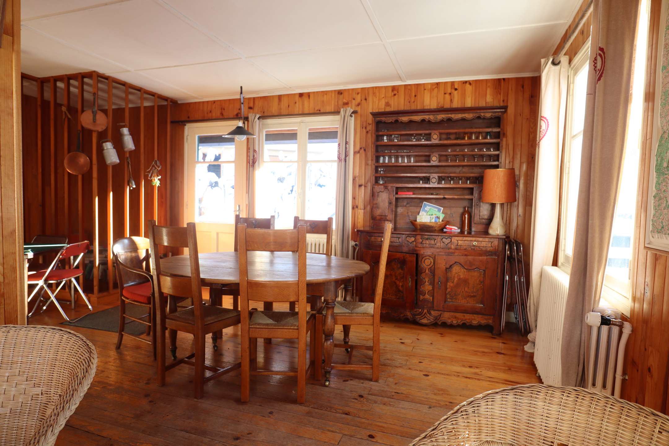 Arêches-Beaufort, chalet 12 pers., confort 10 pers. Village, sud.
