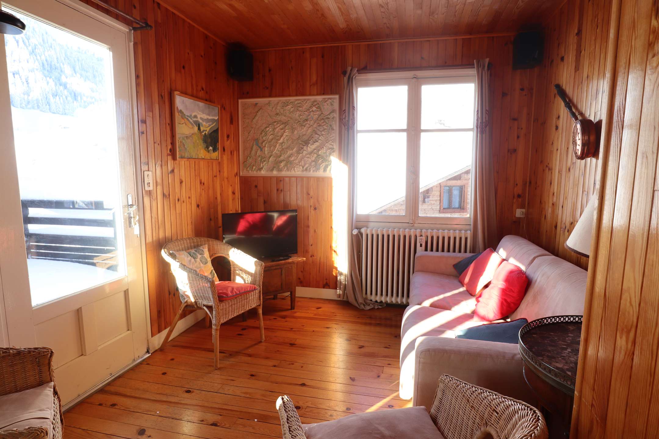Arêches-Beaufort, chalet 12 pers., confort 10 pers. Village, sud.