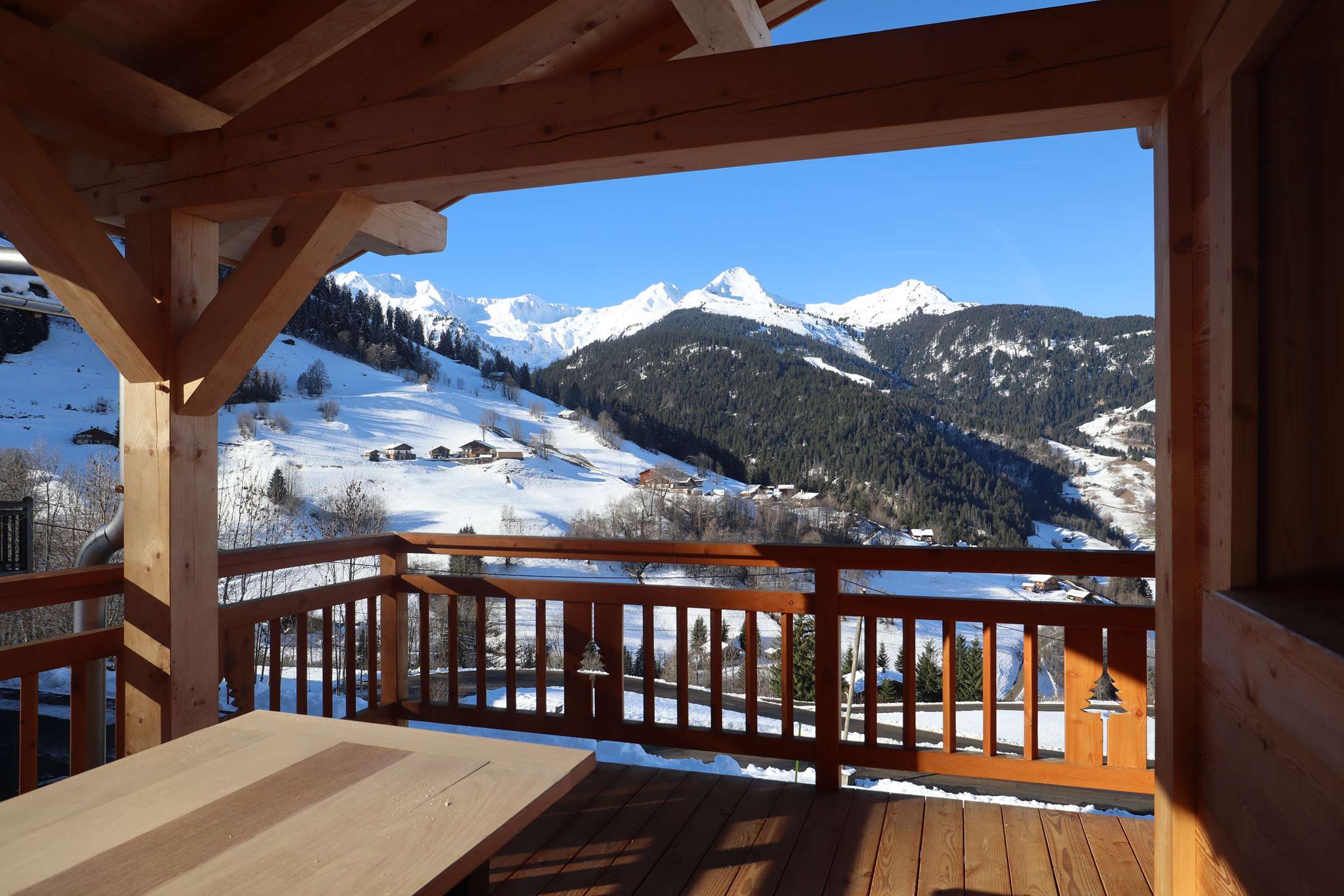 Vue époustouflante, chalet nature, récent, 15 pers., idéal vacances, wifi
