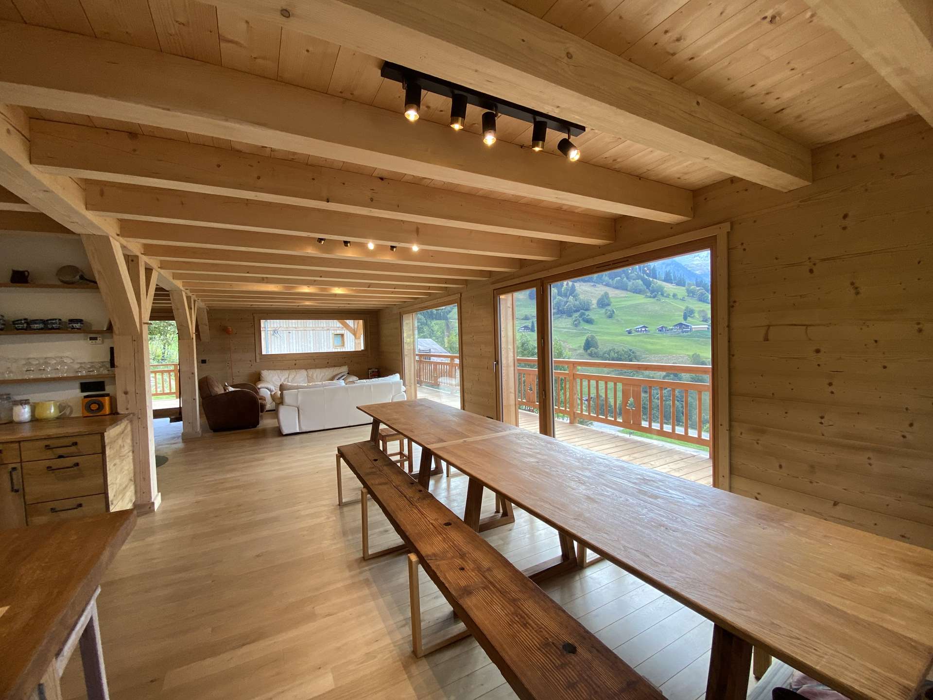 Vue époustouflante, chalet nature, récent, 15 pers., idéal vacances, wifi