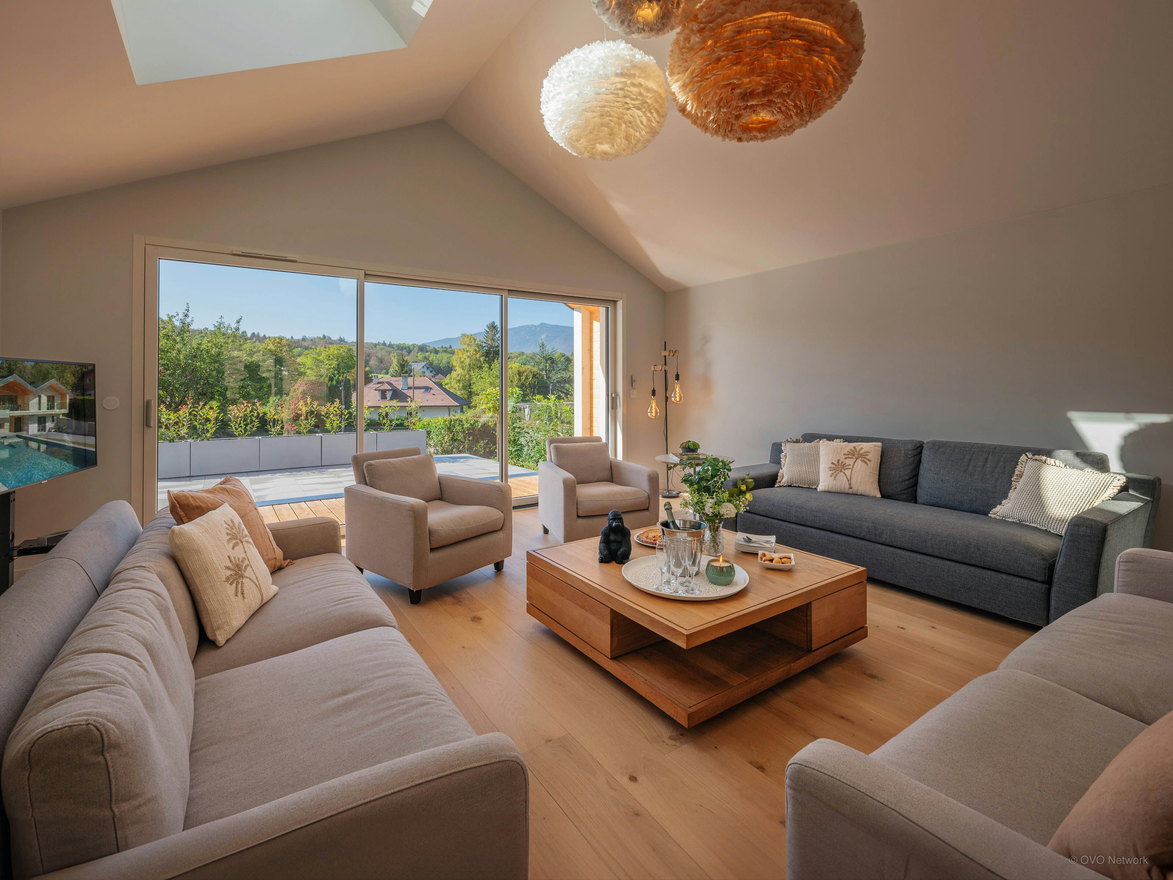 Villa sur le lac d’annecy avec piscine extérieure