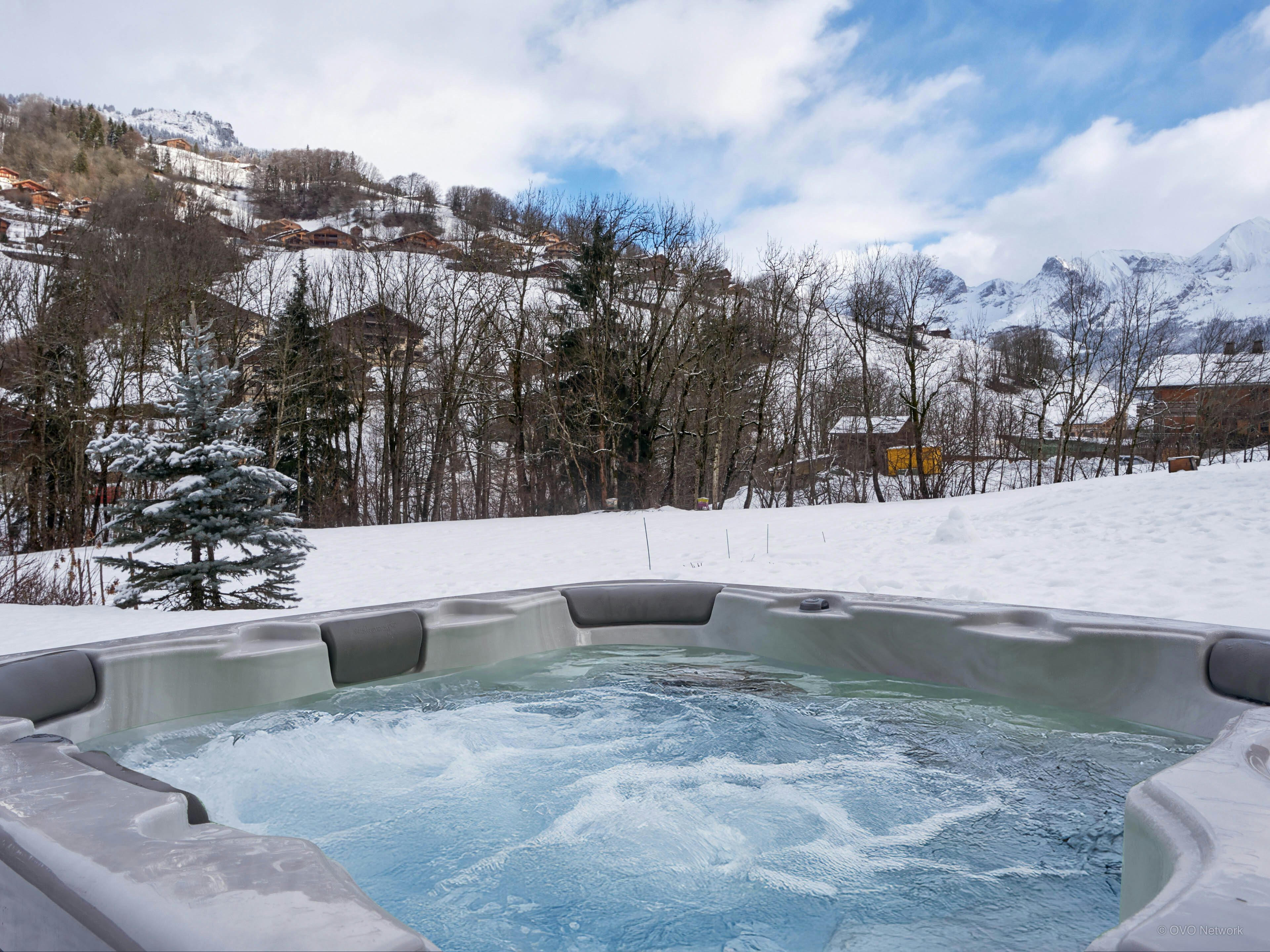 Beau chalet pour 8 - jacuzzi & terrain de pétanque