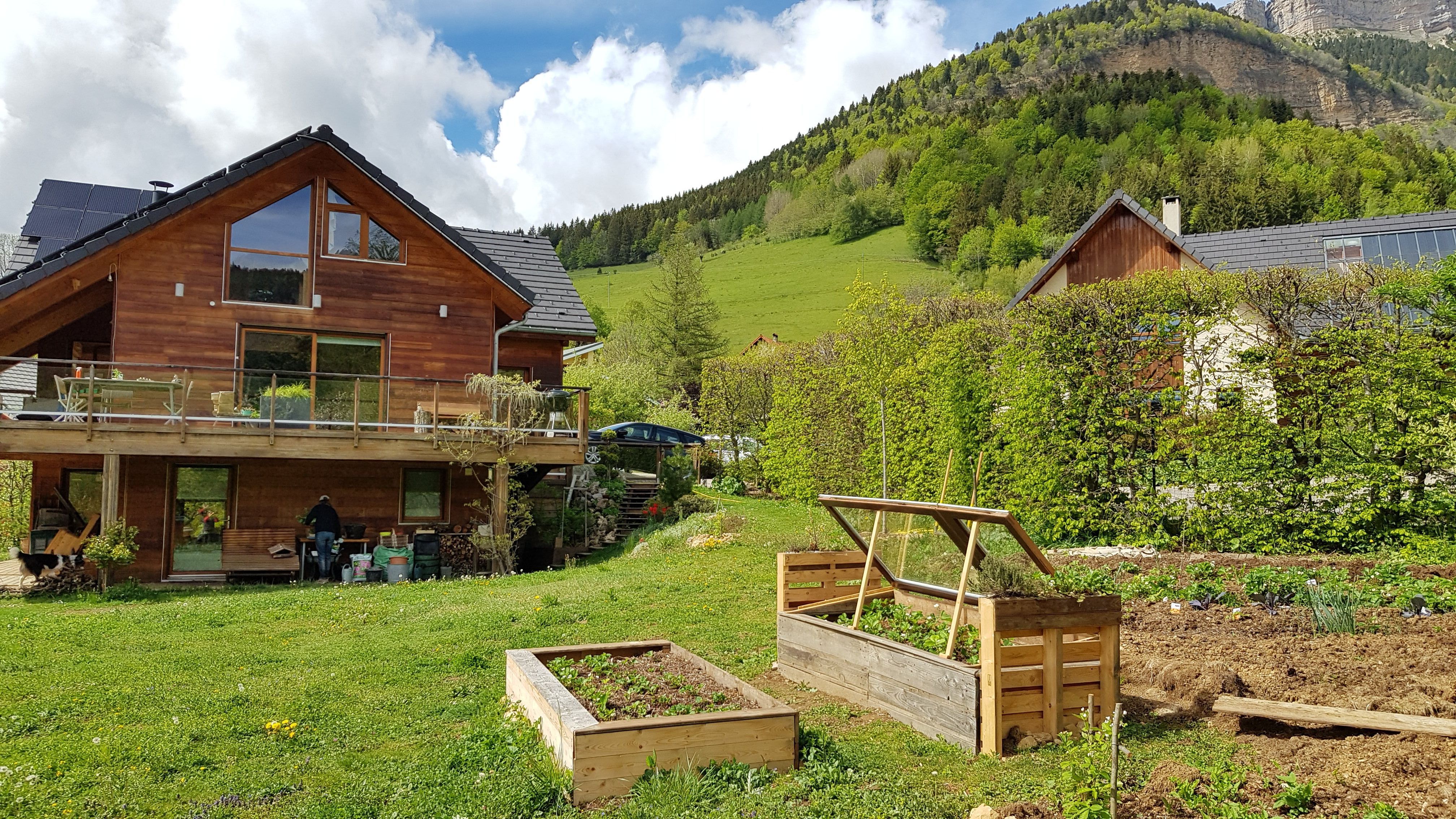 Chalet moderne et grand jardin en Chartreuse