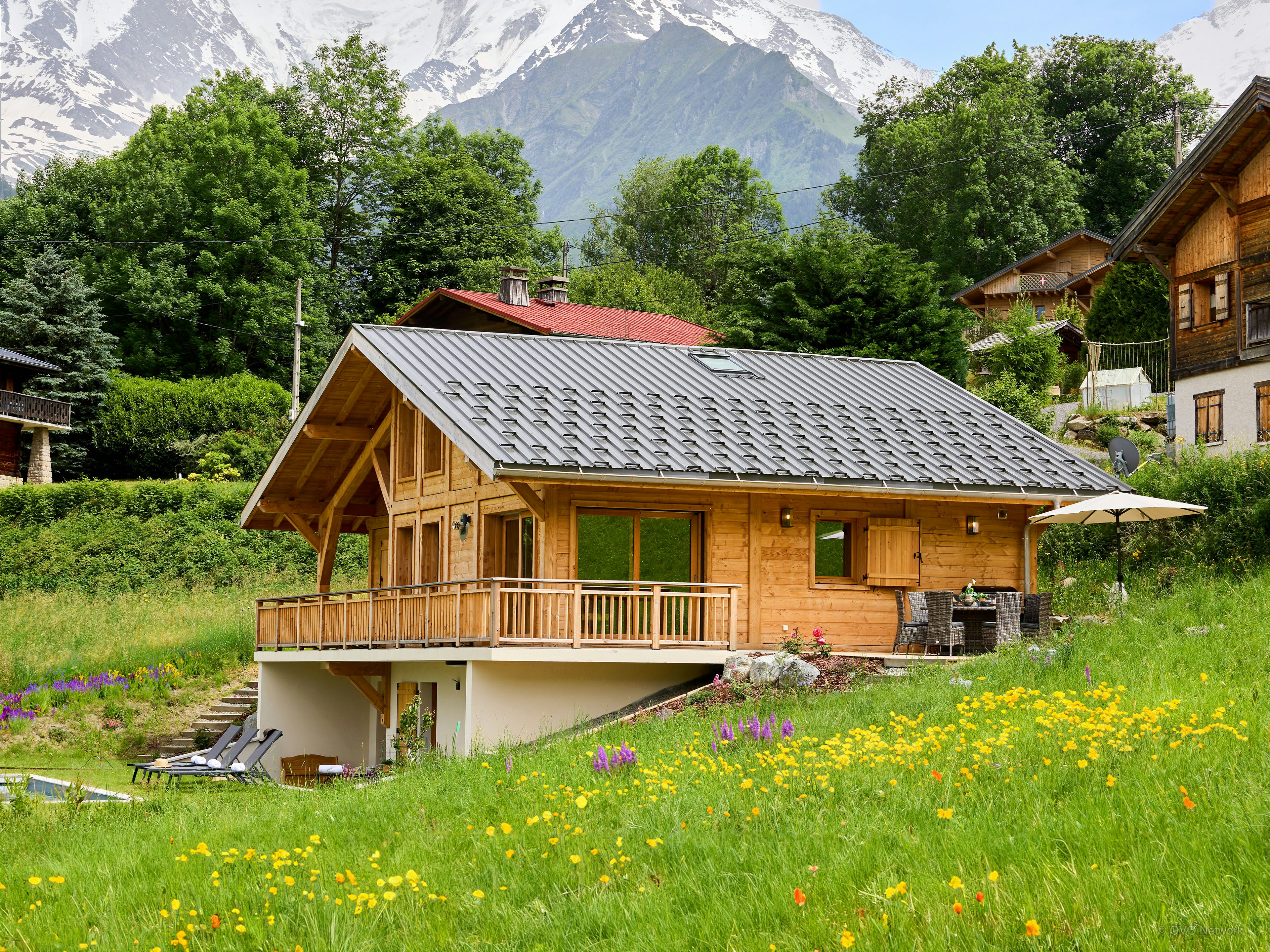 Chalet pour 10 proche des pistes avec piscine d'été