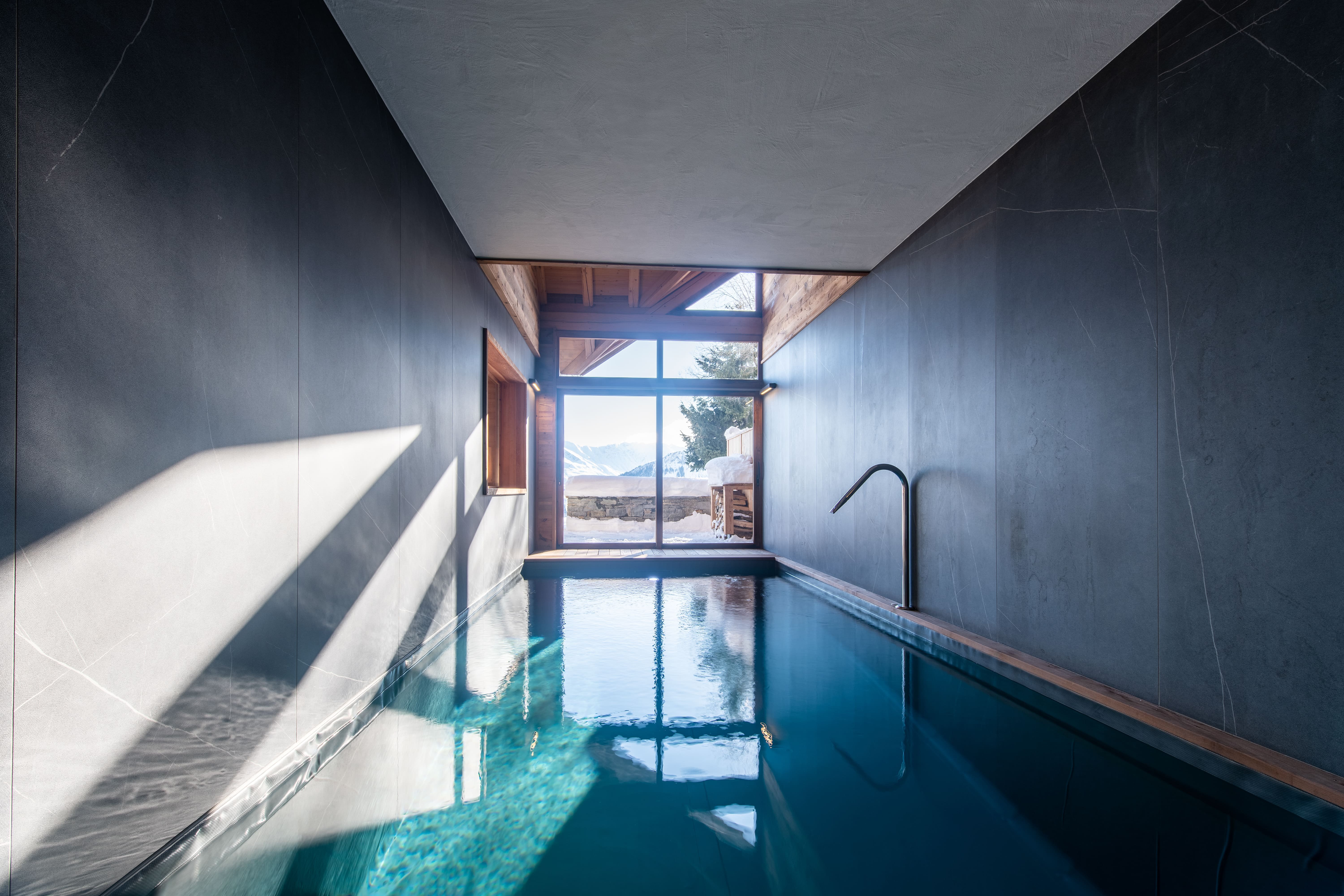 Piscine chauffée et pistes de ski à 100m