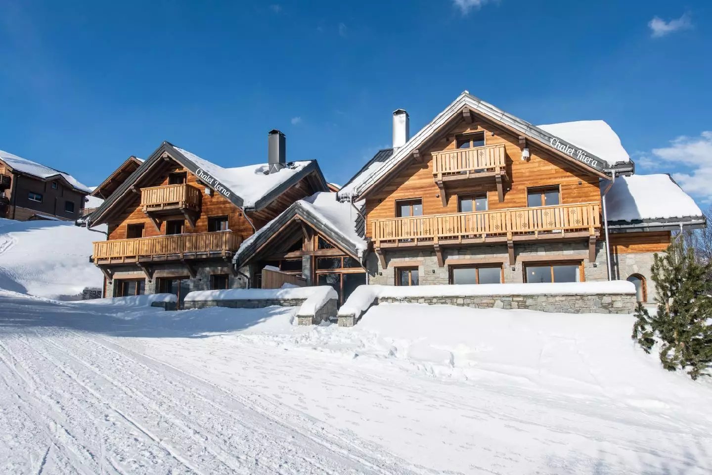 Piscine chauffée et pistes de ski à 100m
