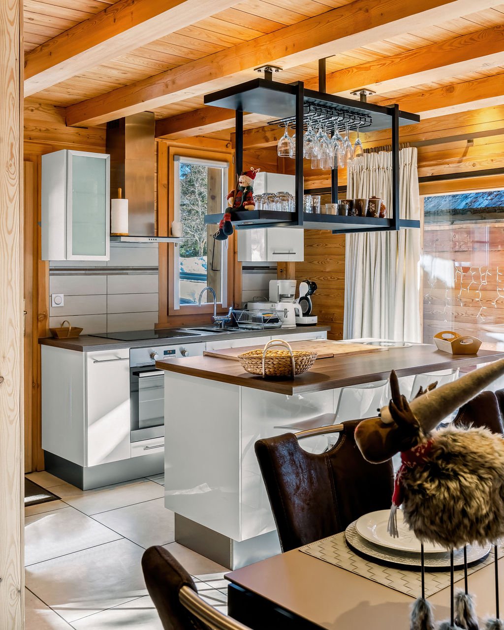 L'ANNAPURNA ET SON MAZOT ET L'EVEREST, 2 chalets****à 200 m des pistes et des commerces