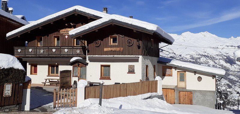 60m2 avec terrasse/10m pistes ski/150m piscine