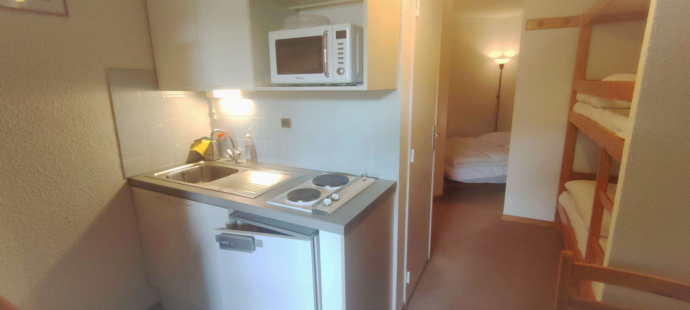 2 PIECES AVEC BALCON A COTE PISTE DE SKI