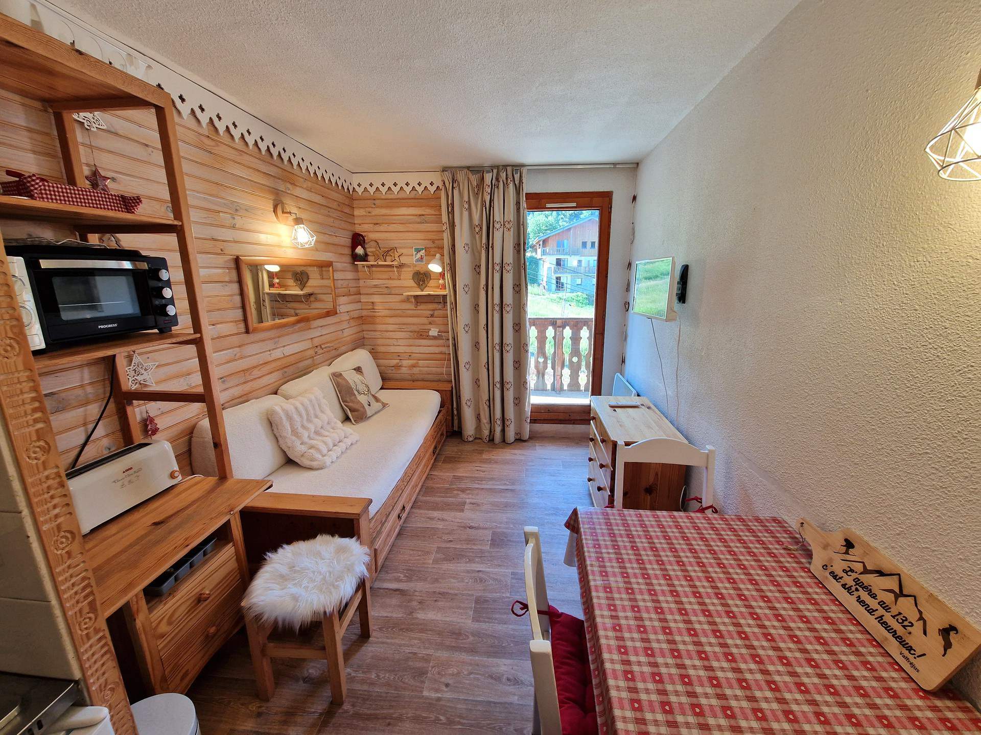 CHALET CLUB