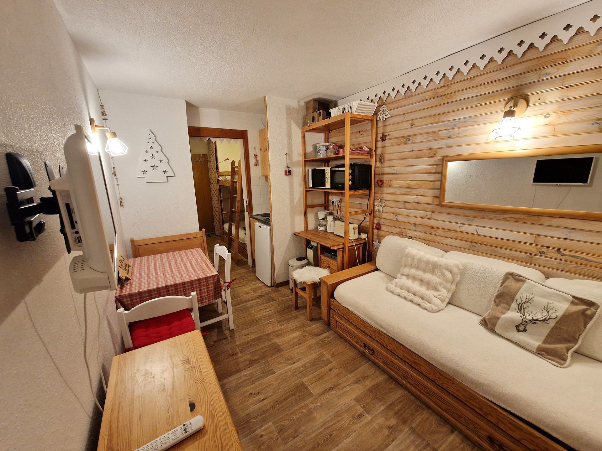 CHALET CLUB