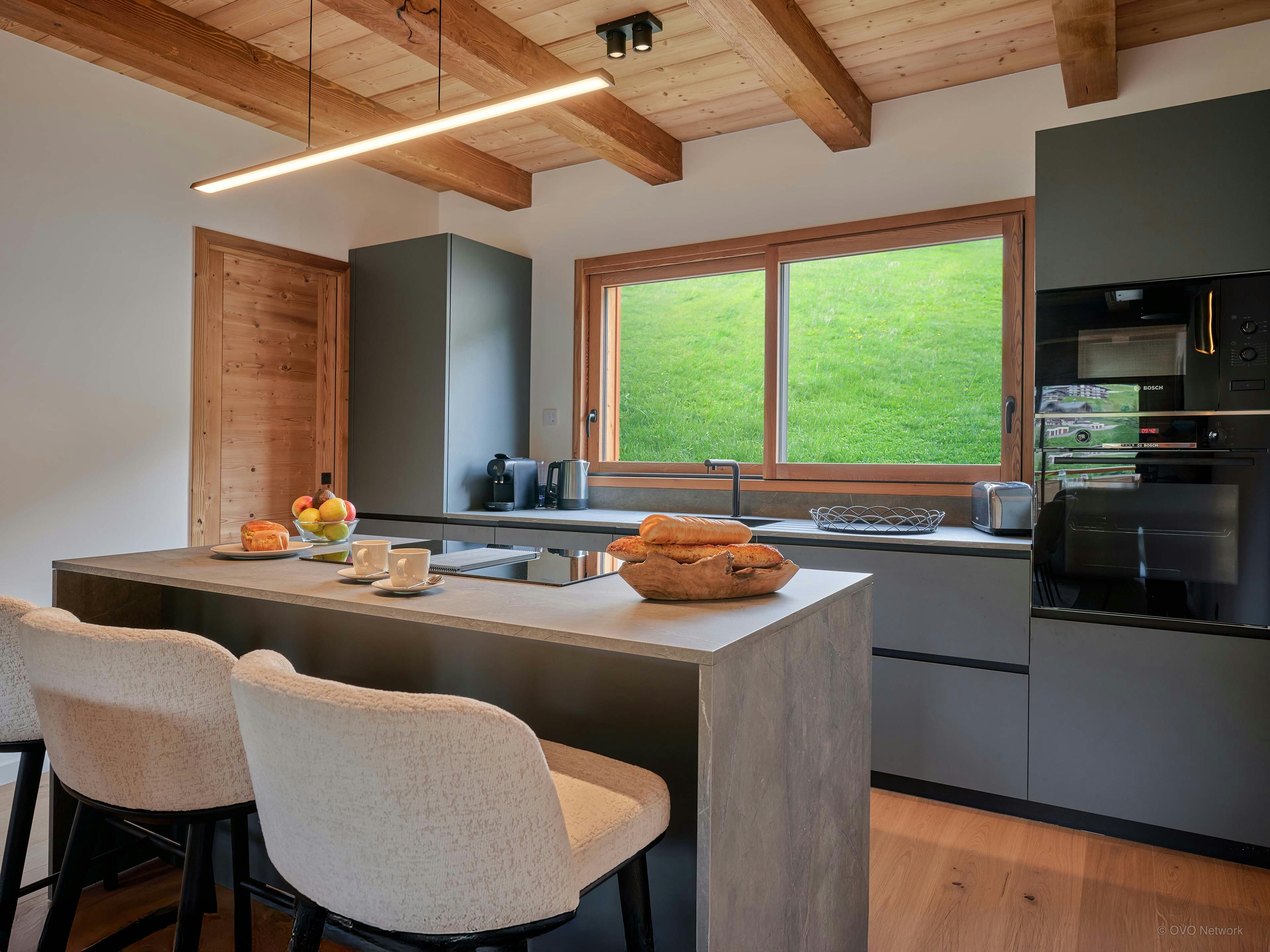 Chalet skis aux pieds proche des pistes de La Croix-Fry