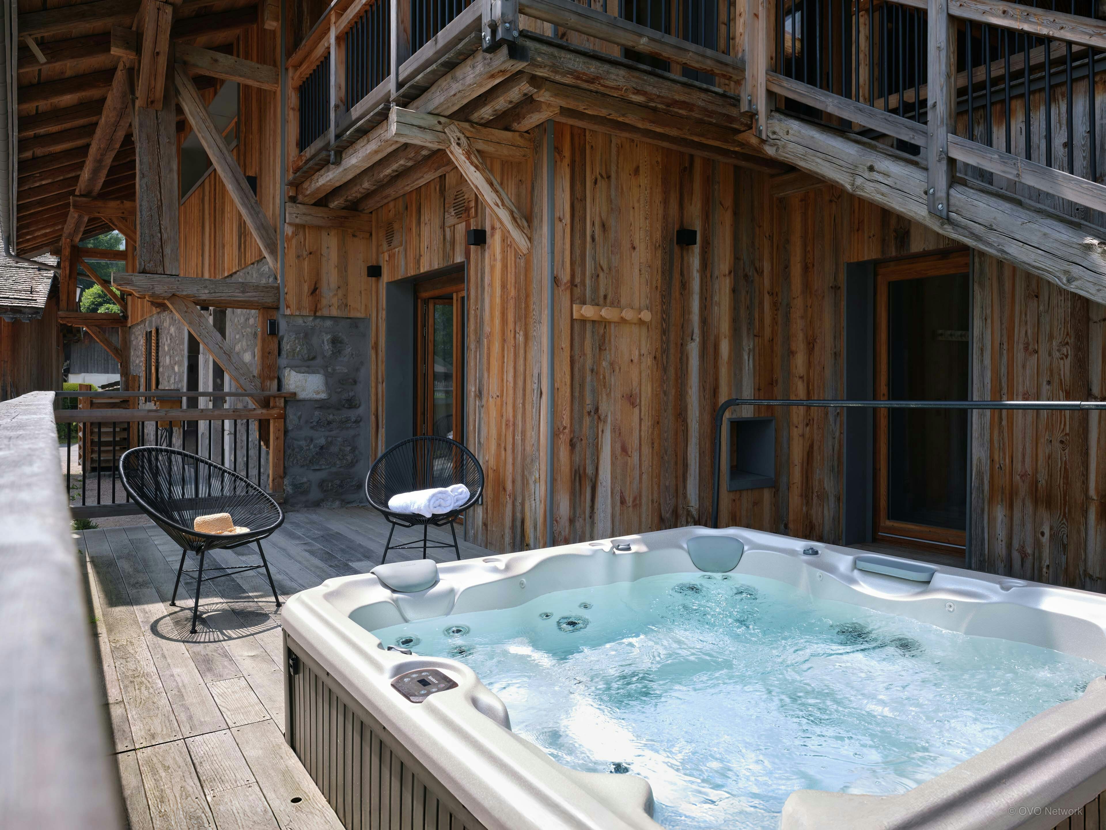 Ferme rénovée tout confort avec jacuzzi et terrasses