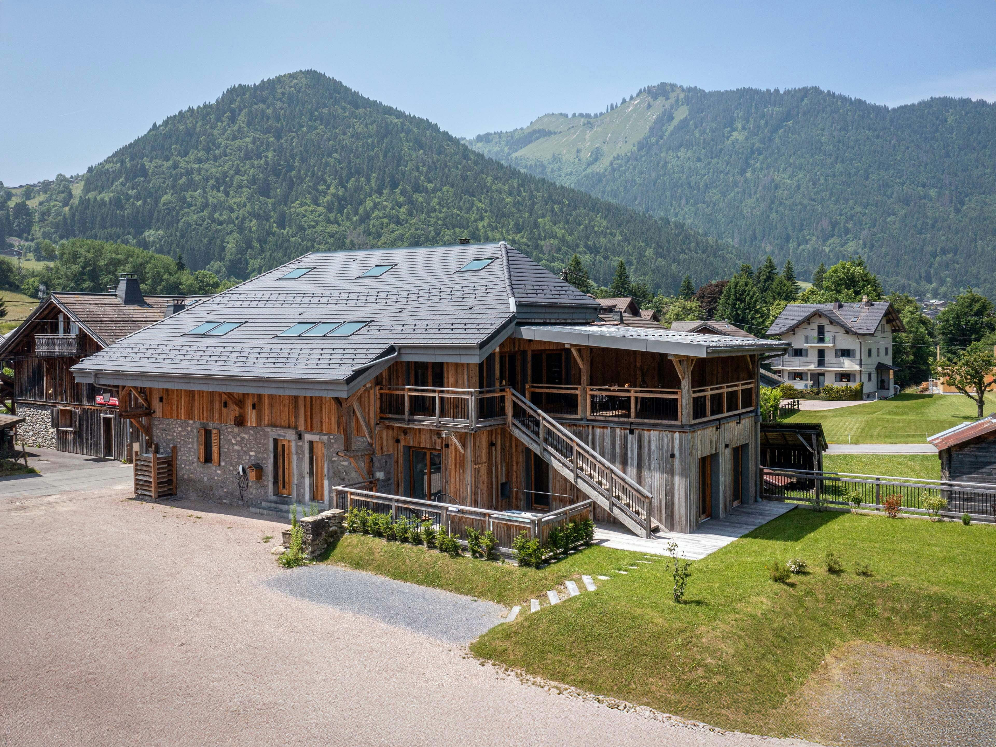Ferme rénovée tout confort avec jacuzzi et terrasses