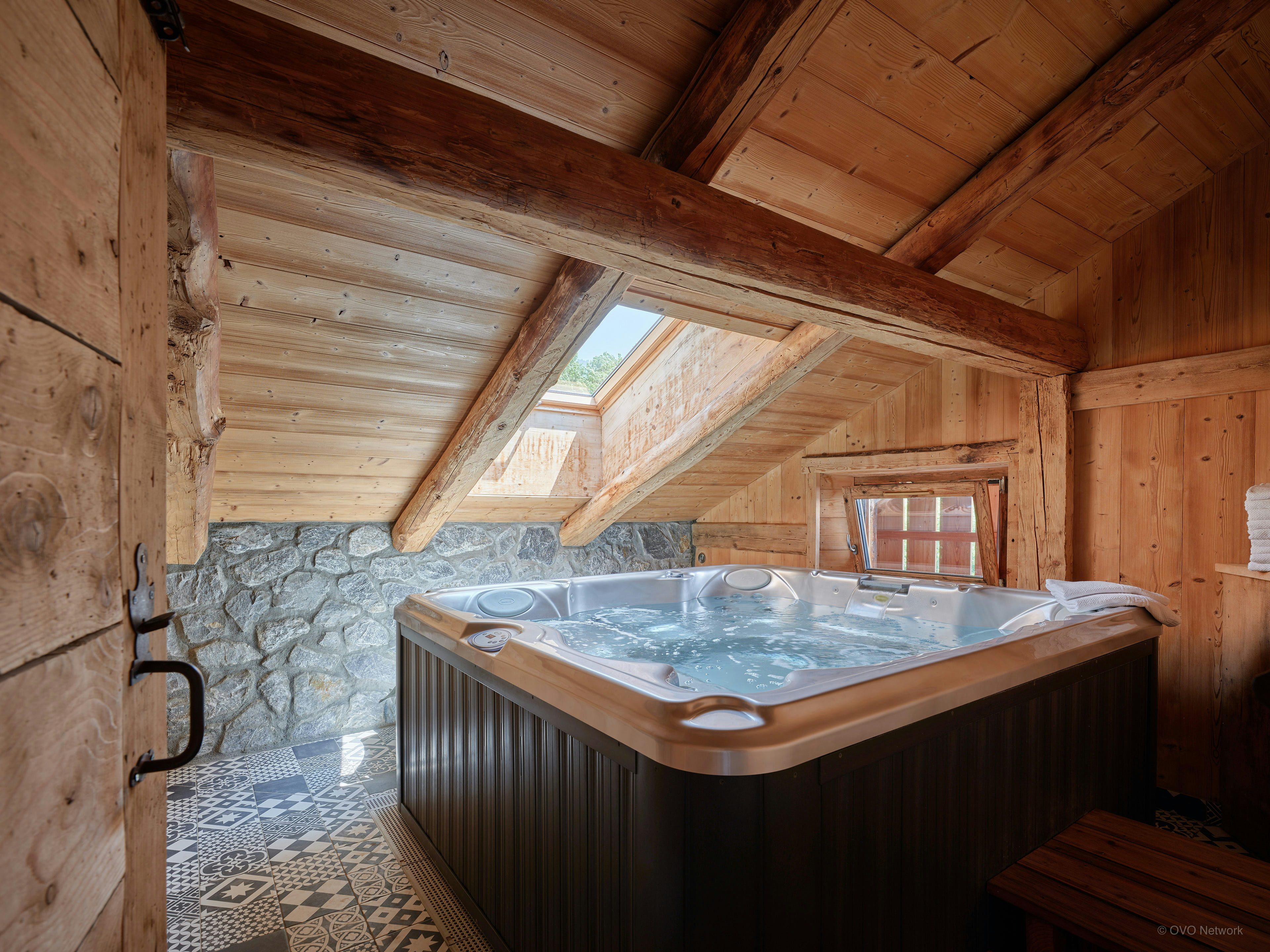 Charmante ferme rénovée avec jacuzzi, terrasse et balcon