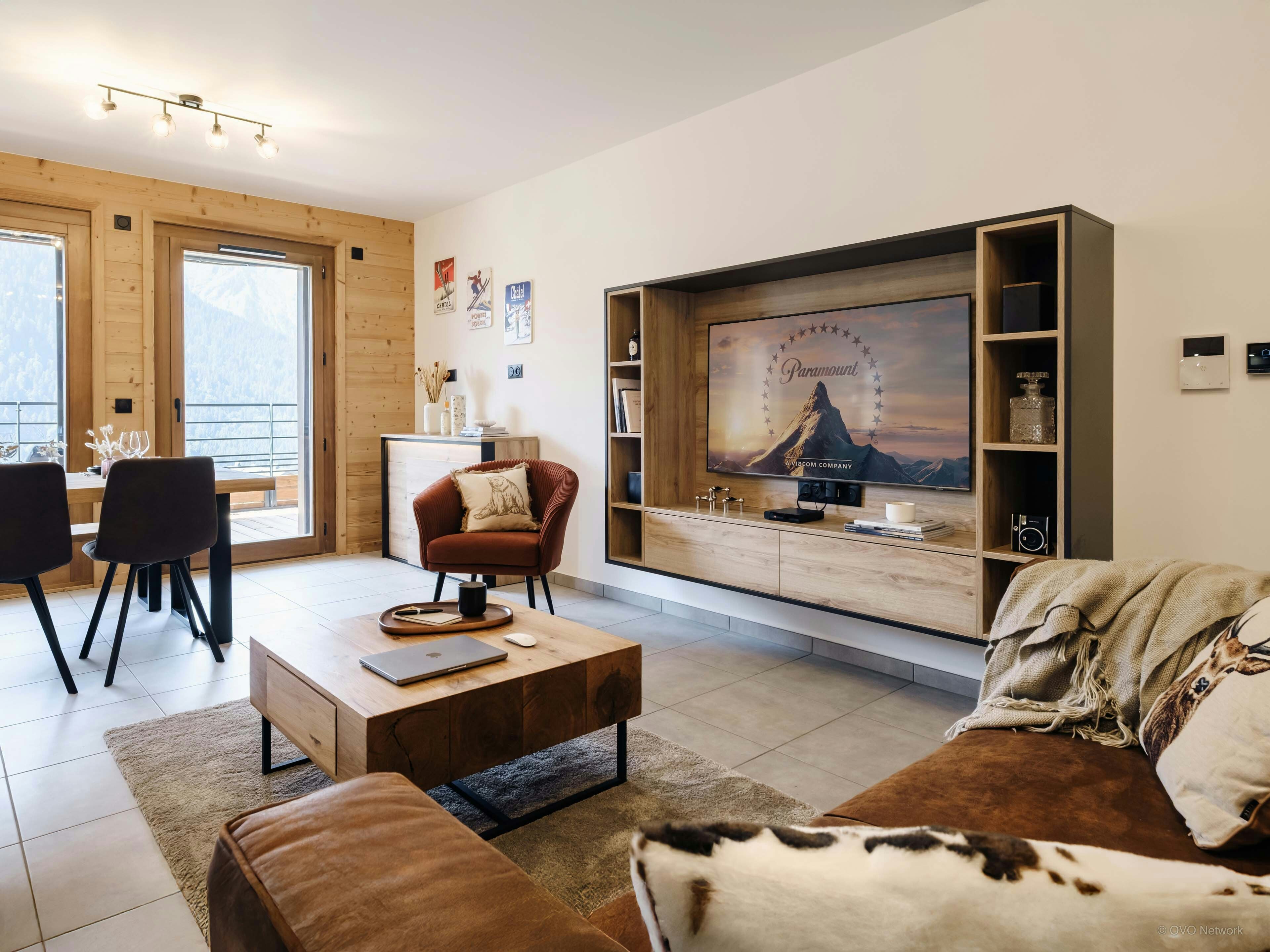 Appartement récent pour 8, balcons et superbe panorama