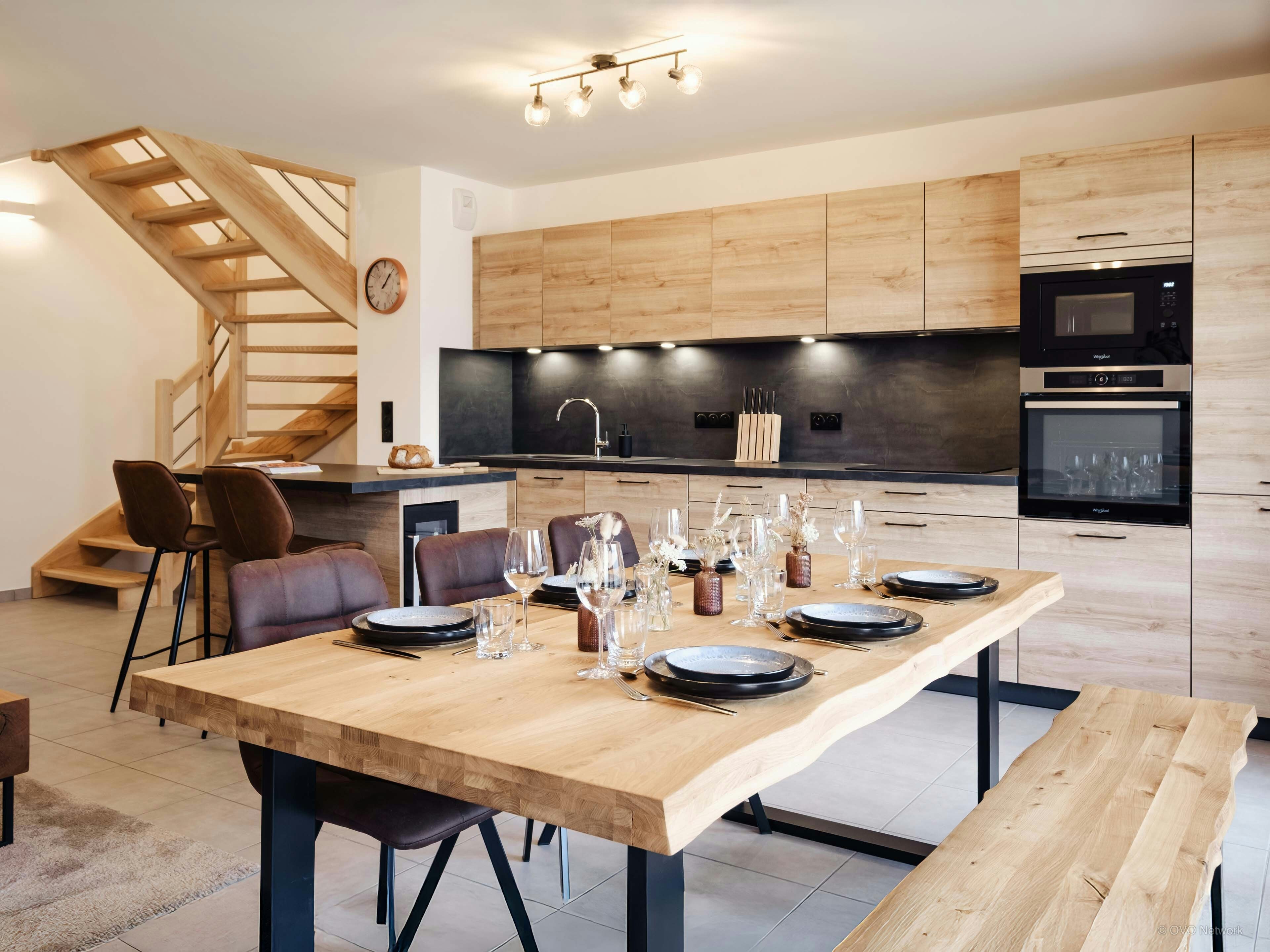 Appartement récent pour 8, balcons et superbe panorama