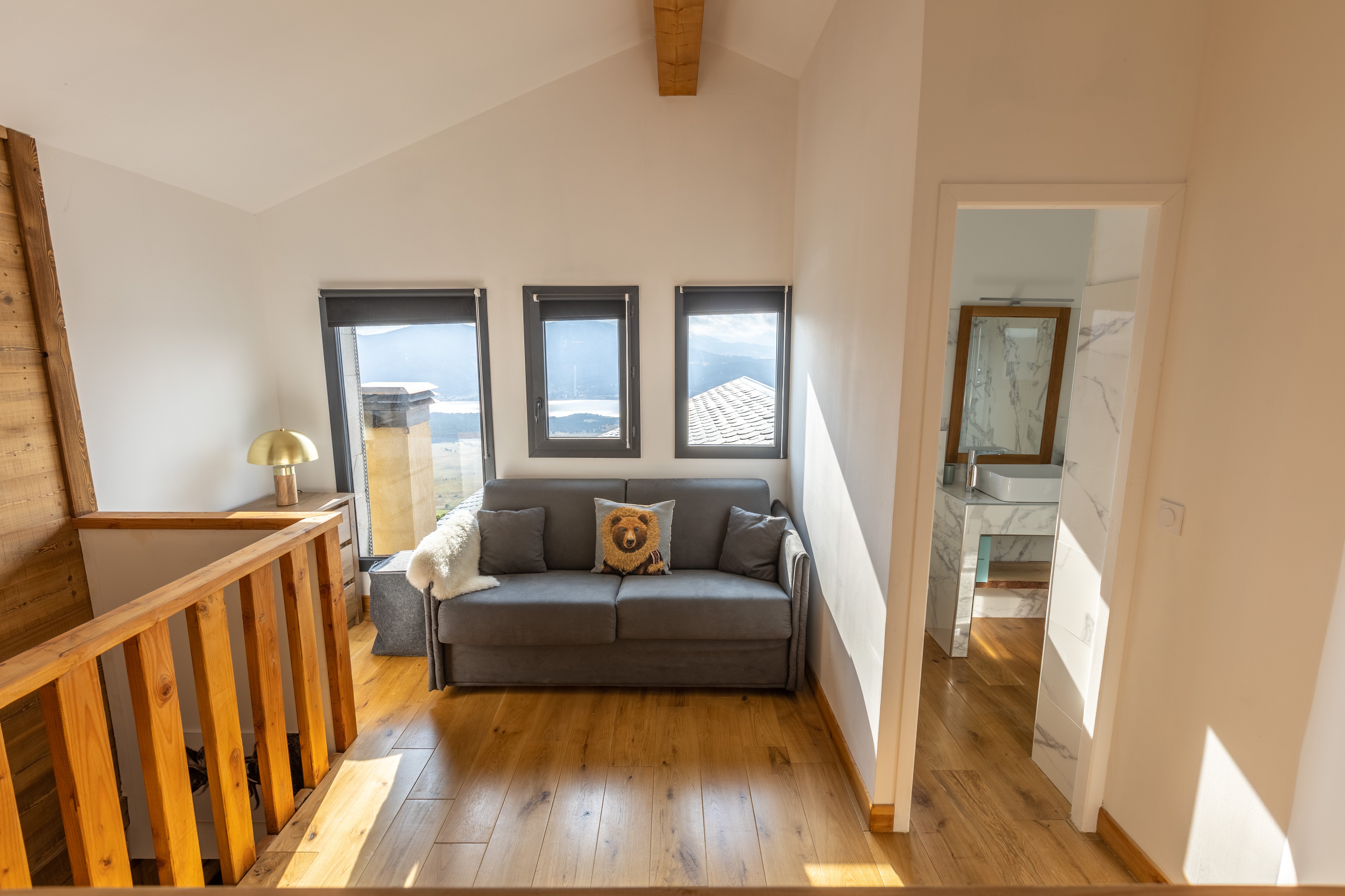 Chalet spa/piscine chauffée, vue lac, accès pistes de ski, brasero, classé 5*