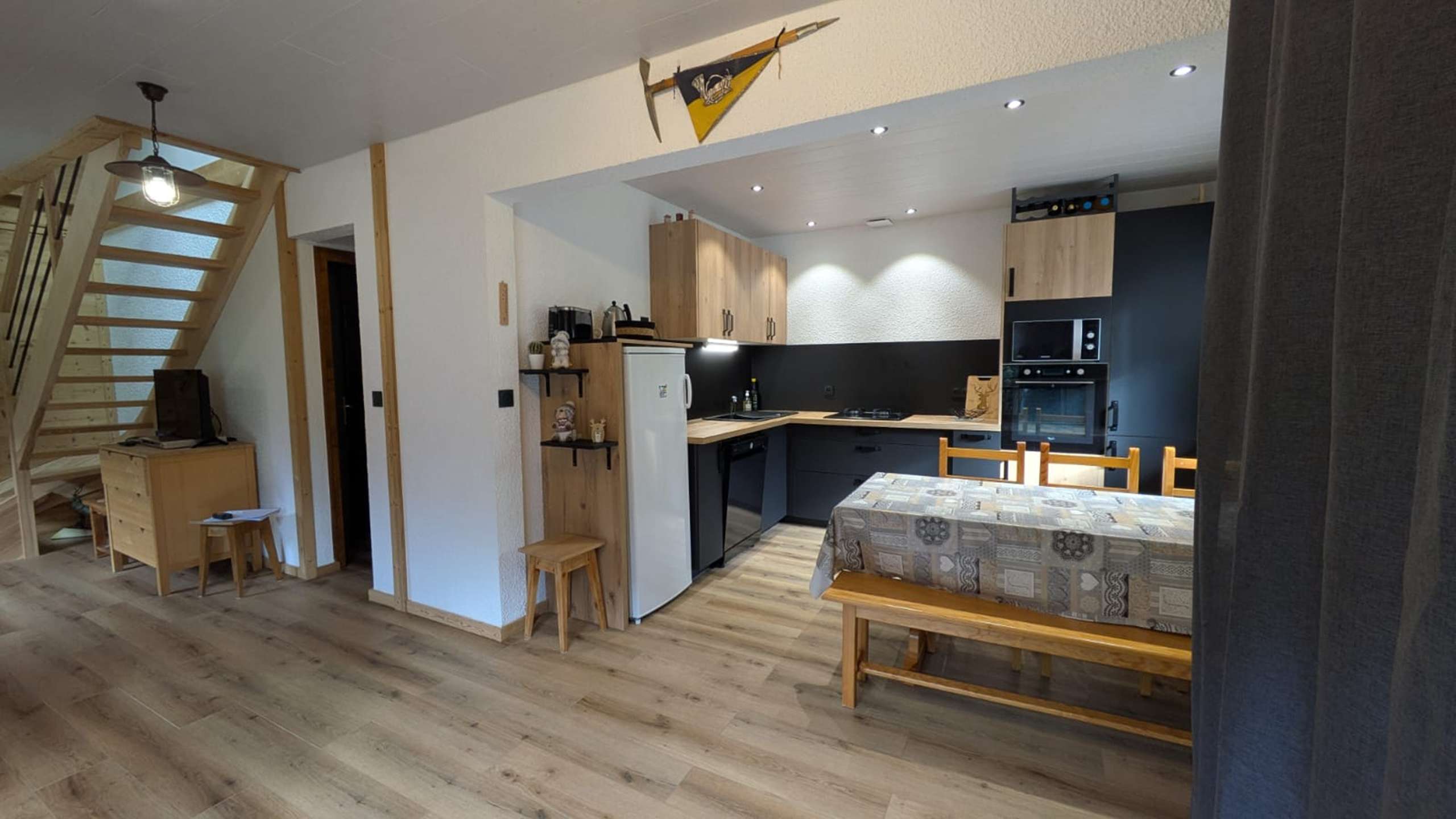 BEL APPARTEMENT** (6 pers.) - 2 CHAMBRES ET MEZZANINE  de presque 60m²-8pers.